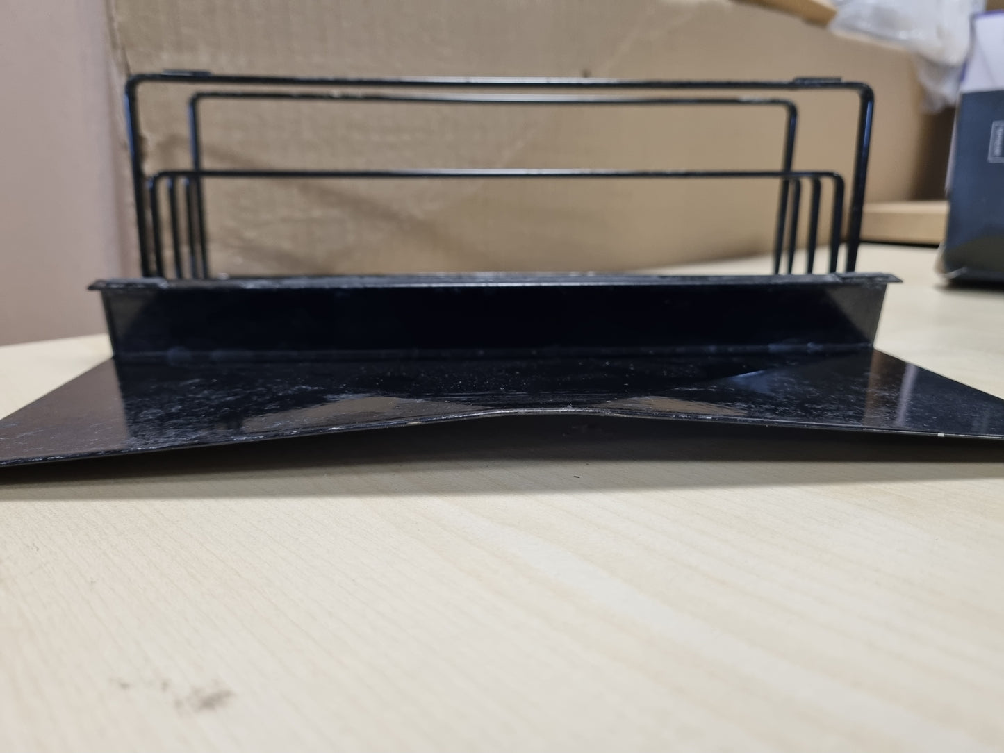251070 - YAMAZAKI Mbajtëse Sfungjeri dhe Shisheje Kulluese 5017 me Kullues, e Zezë, Çelik/Çelik Inoks, 25 x 10 x 9.5 cm