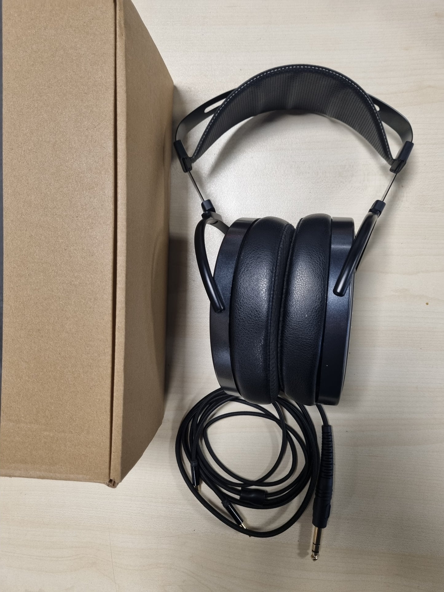 266001 - Kufje Magnetike Planare Mbi Vesh HIFIMAN Arya Stealth, Versioni me Magnet të Madhësisë së Plotë