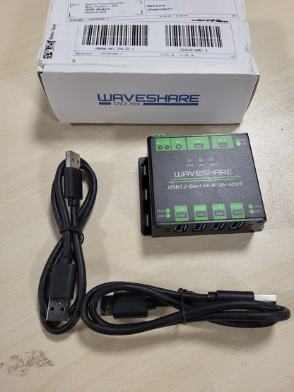 268324 - Qendër USB e Fuqizuar nga Waveshare, 4 Porta USB 3.2, Dy Porta Pritëse të Ndërrueshme, Mbrojtje të Shumfishta, Pajtueshme me Windows 11/10/8.1/8/7/XP