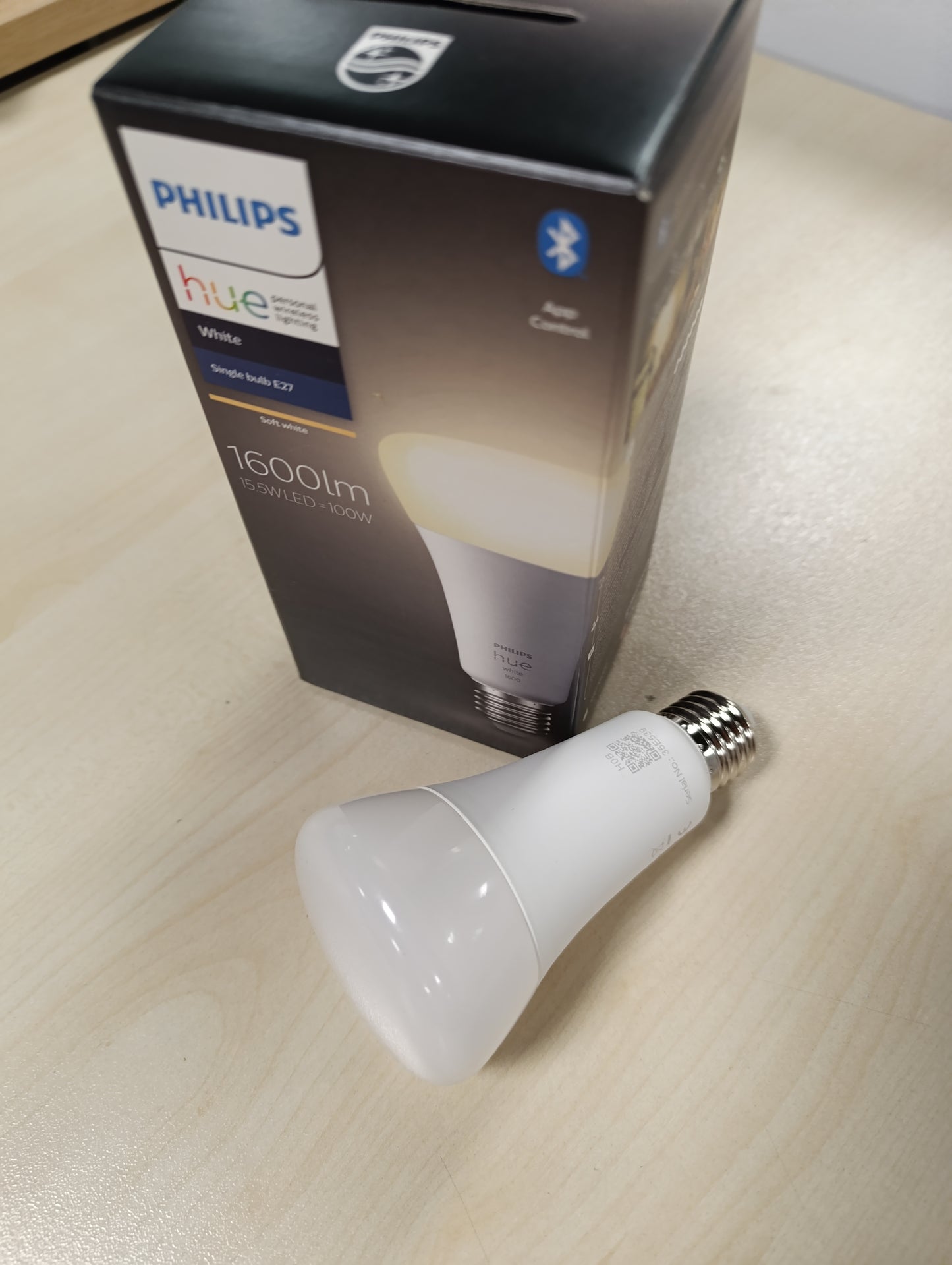 261196 - PHILIPS HUE White E27, pako e vetme, 1600lm, dritë e bardhë e ngrohtë, e errësueshme, kontroll nëpërmjet aplikacionit, pajtueshme me Amazon Alexa