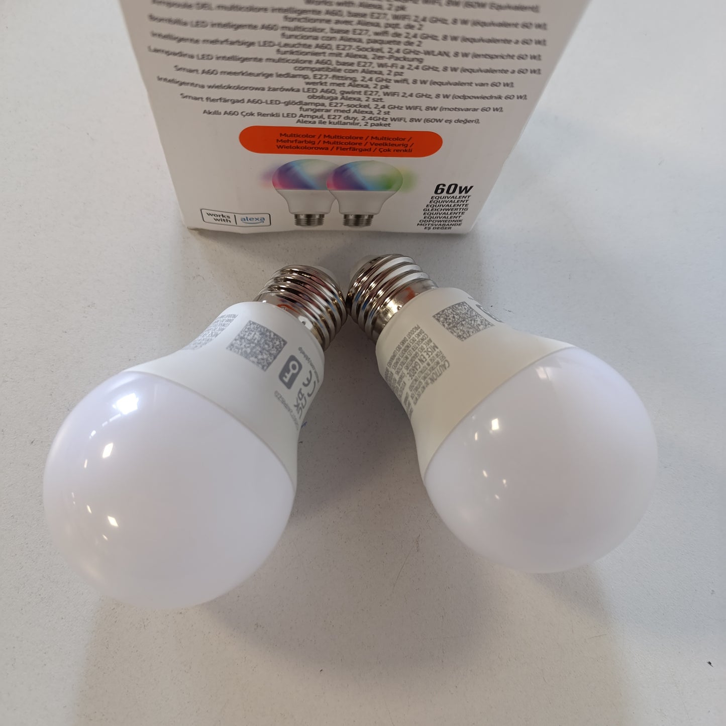 185294 - AMAZON BASICS Llambë LED Inteligjente, Shumëngjyrëshe, Prizë E27, 8W (Ekuivalente me 60W), Funksionon Vetëm me Alexa, Pako Me 2