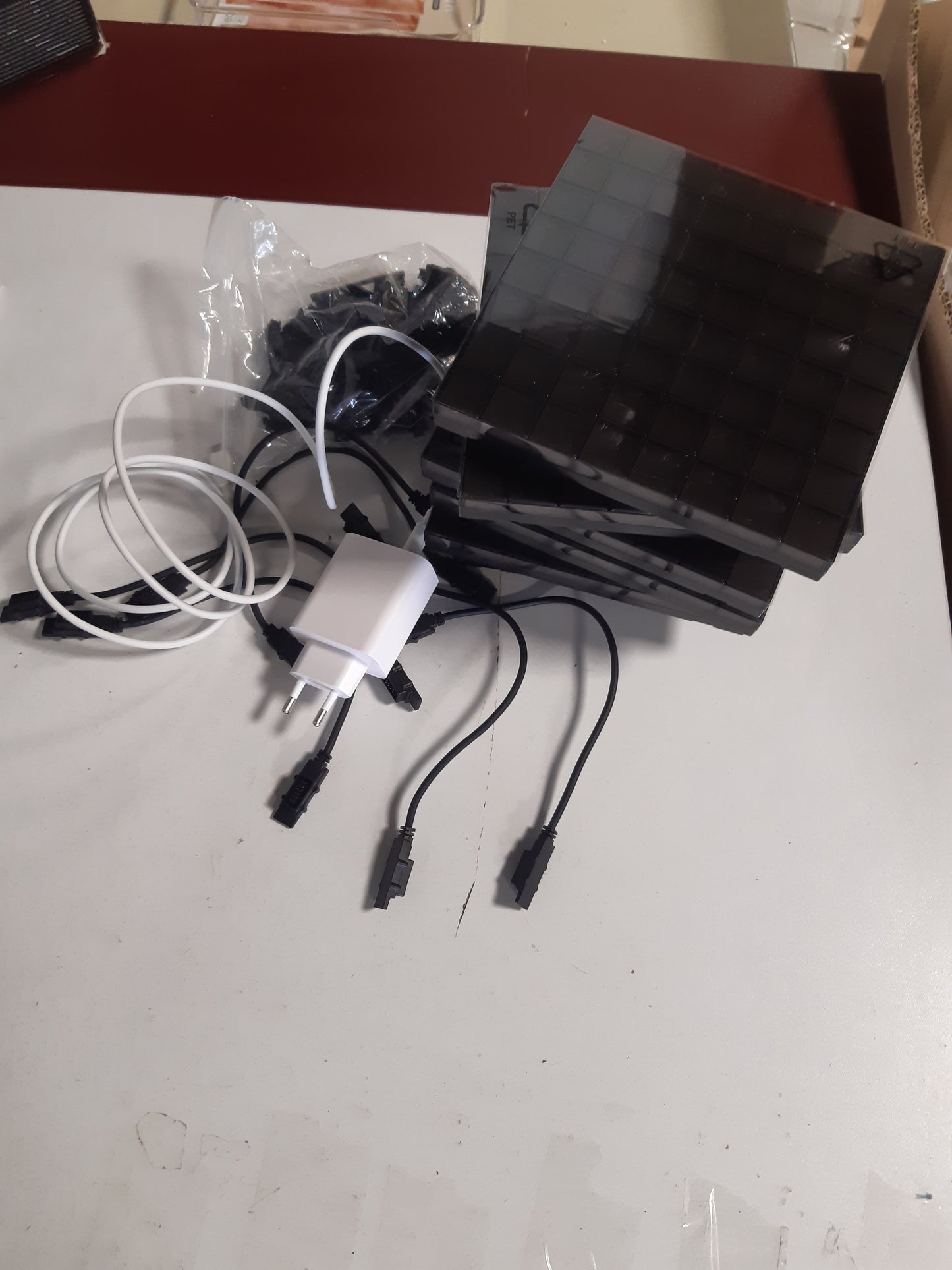 221043 - TWINKLY Kit fillestar Squares, Panele LED RGB, 1 Panel Kryesor dhe 5 Panele Zgjerimi, I pajtueshëm me HomeKit, Alexa dhe Google Home