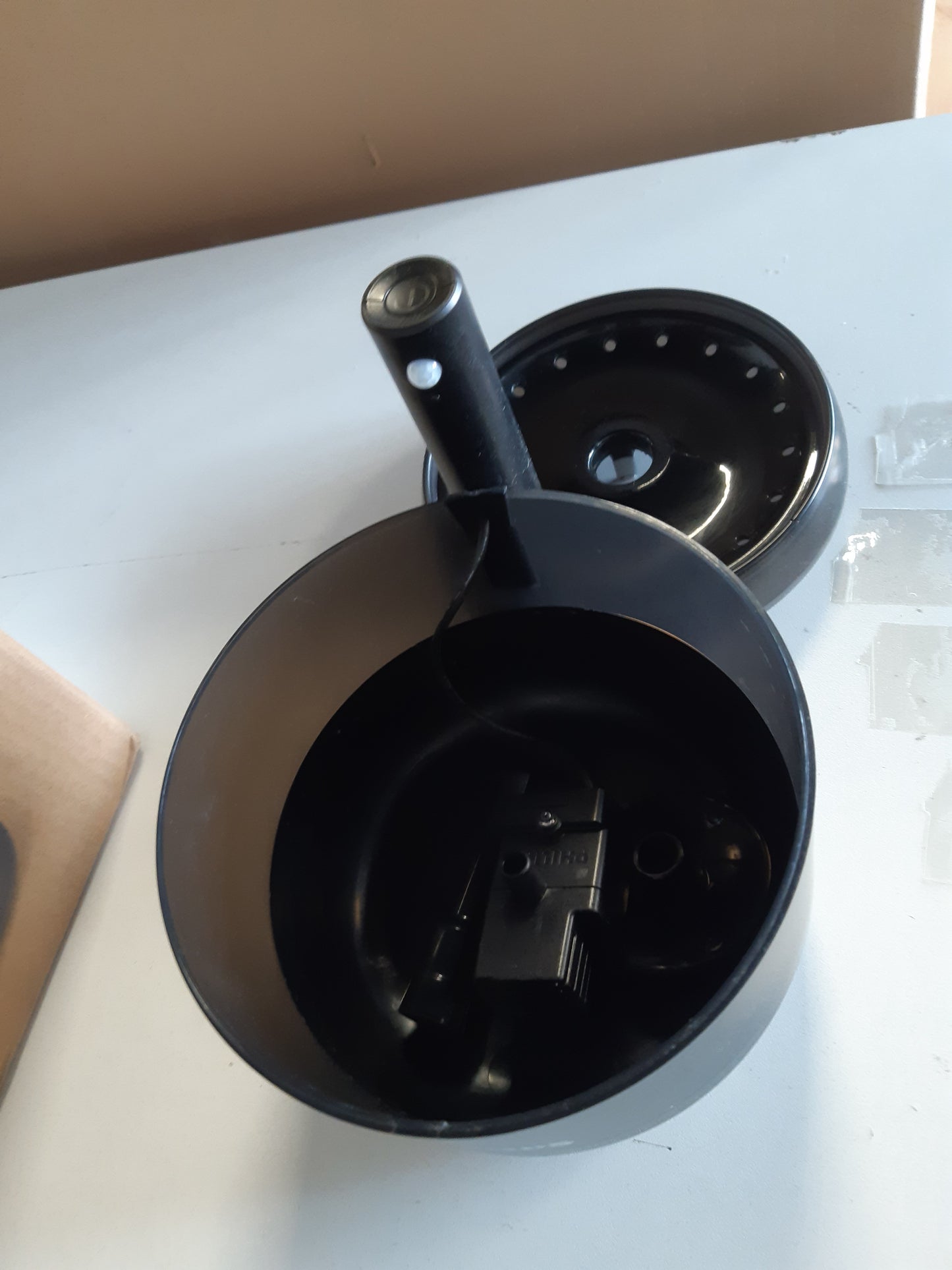 260470 - PHILIPS Shatërvan për Pije - Kapacitet 2.2L, Filtrim me shumë shtresa, Sensor lëvizjeje, Pompë e heshtur, Enë që nuk derdhet, Rezistent ndaj gërvishtjeve, Pastrim i lehtë, Bazë e qëndrueshme (PAW3210/02)