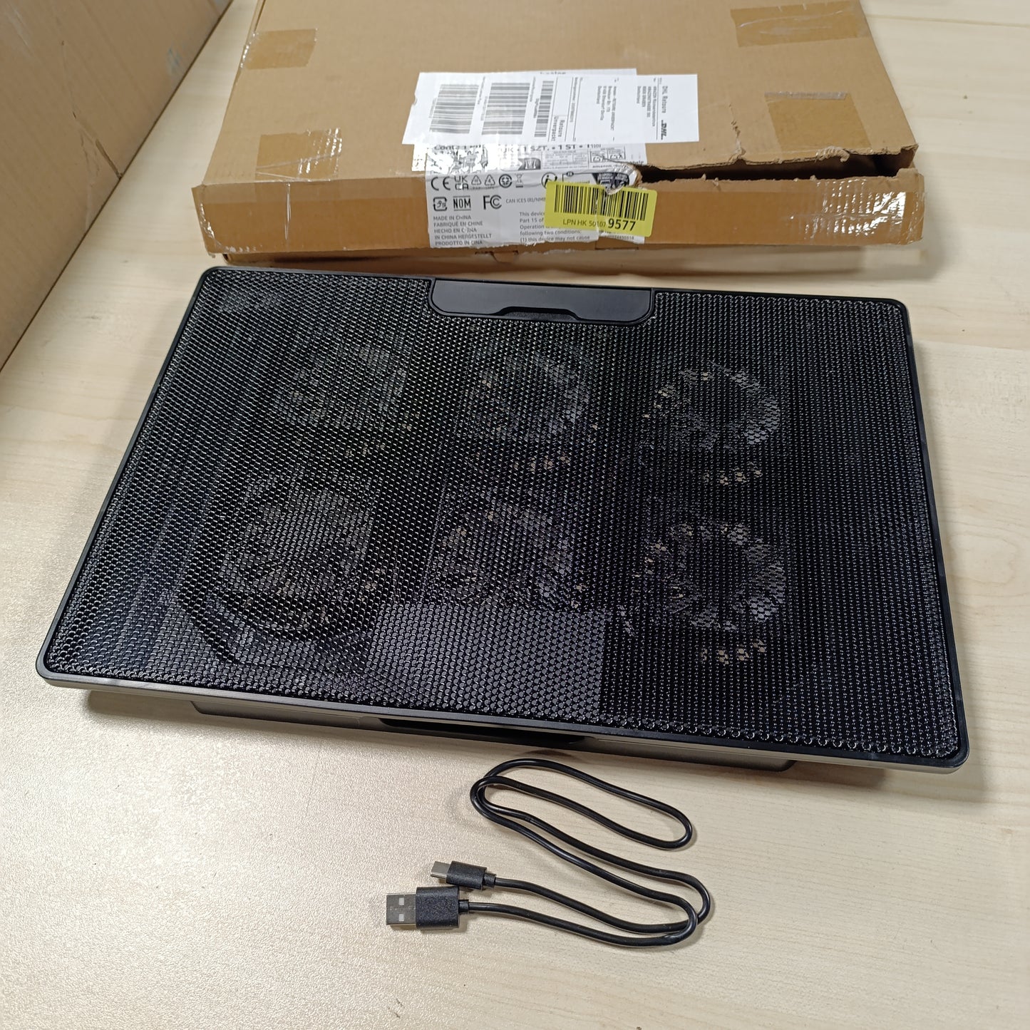 268623 - AMAZON BASICS Mbështetëse për Laptop me 6 Ventilatorë të Qetë, për Laptopë 12-17 inç, me Porta USB-A dhe USB-C, e Rregullueshme në Lartësi