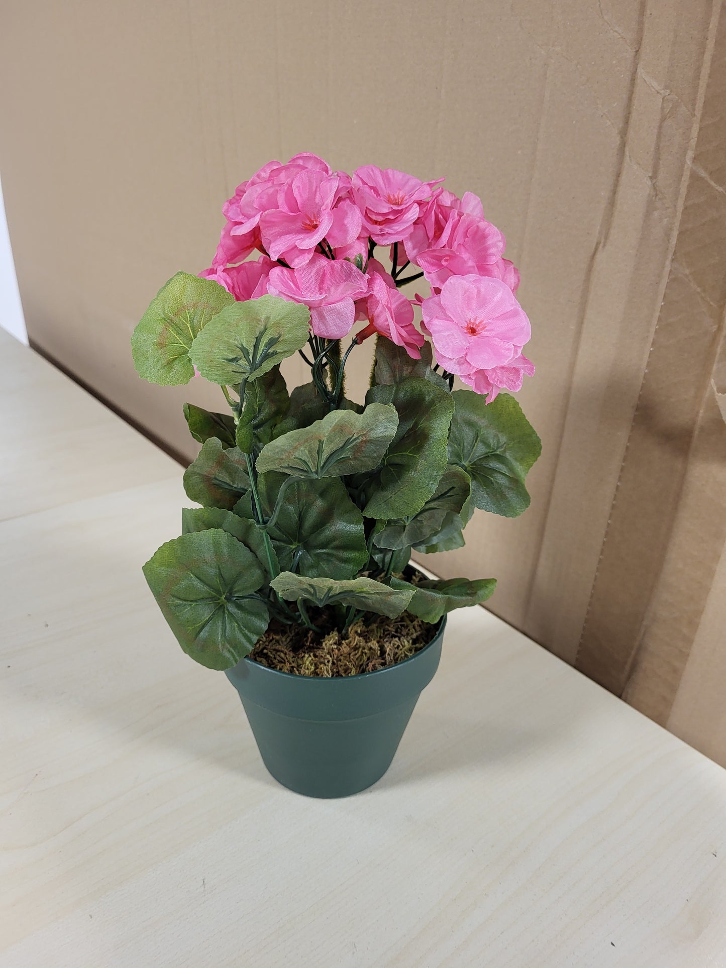 214761 - FLAIR FLOWER Geranium Artificial në Vazo - Shkurre Geranium - Bimë Lulesh - Lule Artificiale - Dekorim Tavoline - Bimë Dekorative - Bimë e Brendshme - 090128RS - Rozë