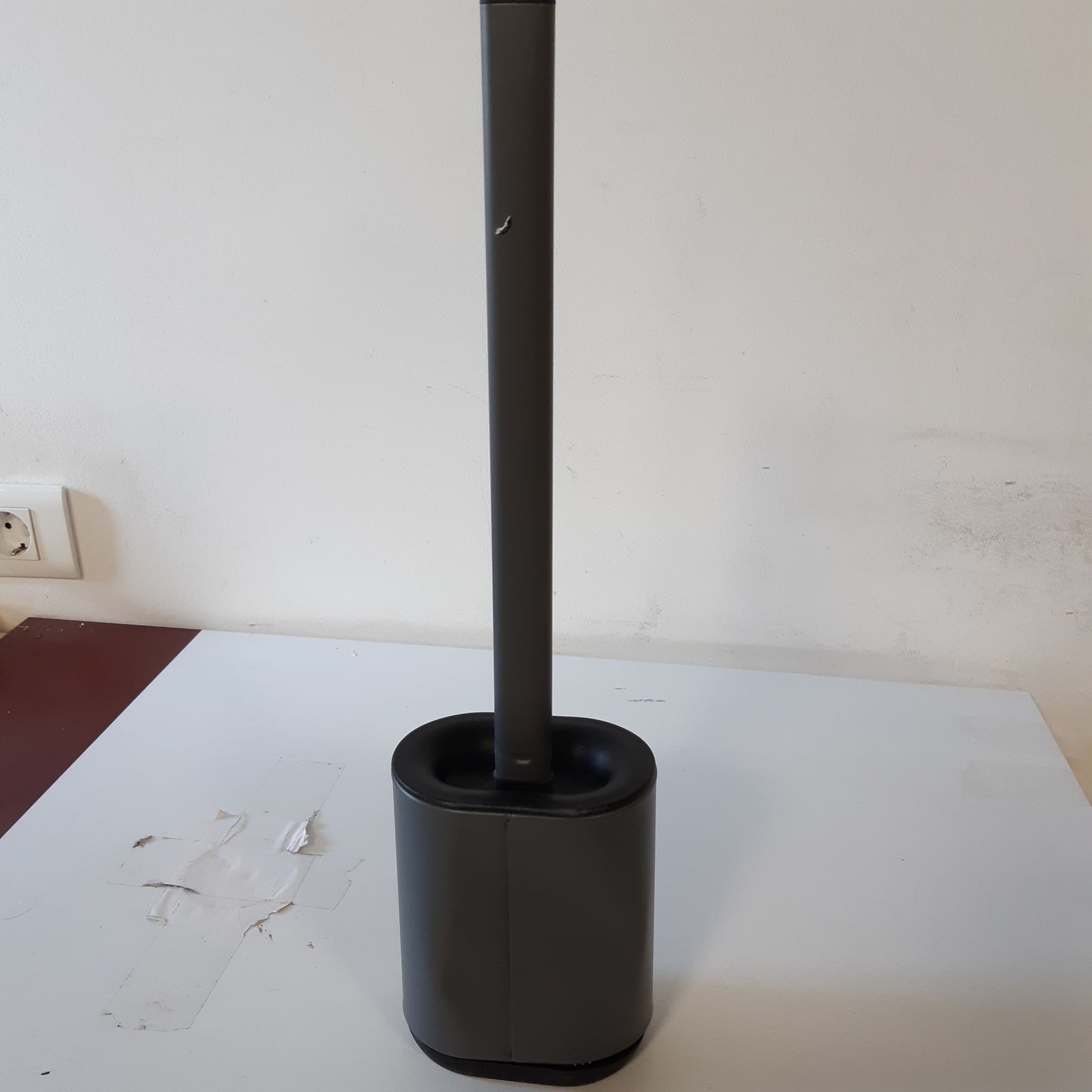 167982 - VILEDA Furçë tualeti prej silikoni me dorezë çeliku inox, kokë fleksibile, zona pastrimi 2 në 1, rezistente ndaj ndryshkut, e qëndrueshme