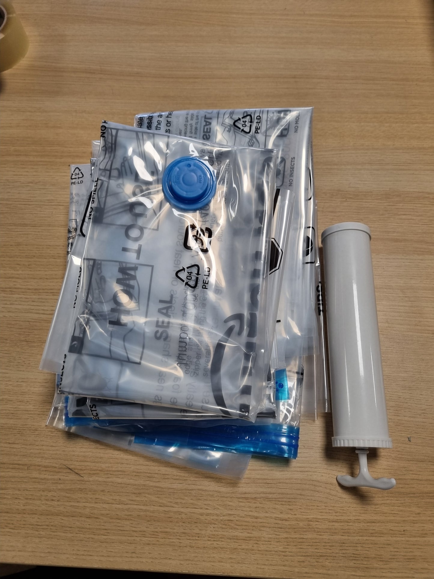 246742 - AMAZON BASICS Qese me vakum për rroba me valvul hermetik dhe pompë dore - 10 copë
