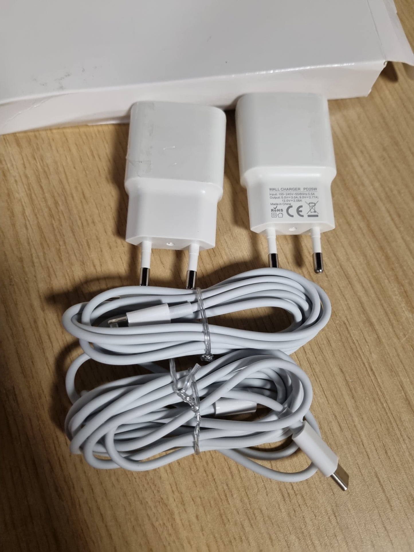 269138 - Karikues i shpejtë për iPhone 14/14 Pro/14 Pro Max/14 Plus/13/12/11/SE/Mini/X/XS/XR, 2 kabllo Lightning, 2 karikues USB-C 20W me prizë muri (2M)
