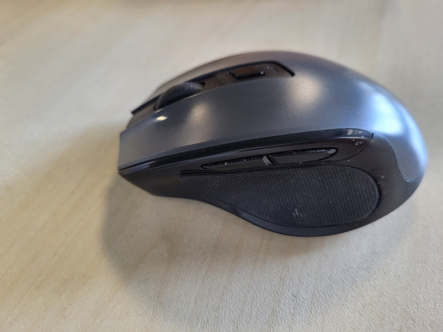 269240 - AMAZON BASICS Maus USB pa tel ergonomik, DPI i rregullueshëm, i zi