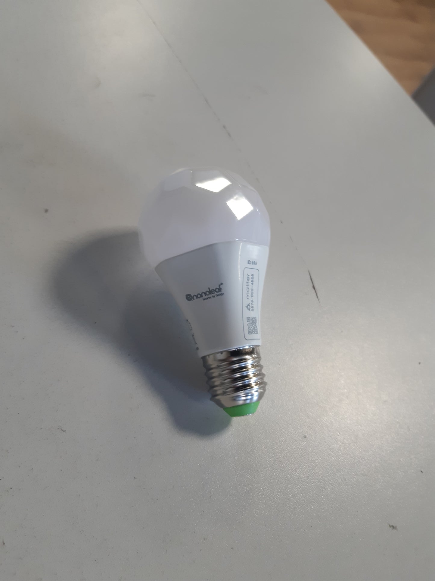 246780 - NANOLEAF - Llambë ndriçimi Matter Essentials - Llambë LED inteligjente RGBW E27 - Matter mbi fije - Llambë LED Bluetooth me 16 milionë ngjyra - Sinkronizim ekrani - Funksionon me Google Home dhe Apple