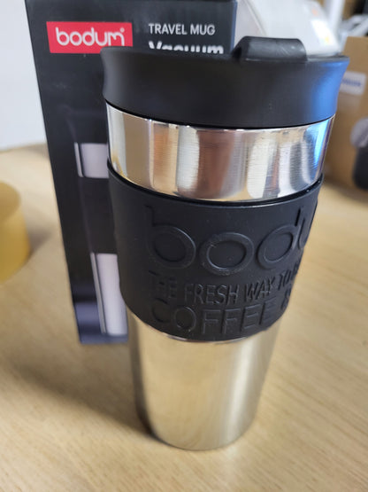 216140 - BODUM Thermobecher aus Edelstahl, i sigurt në pjatalarëse, 0,35 litra