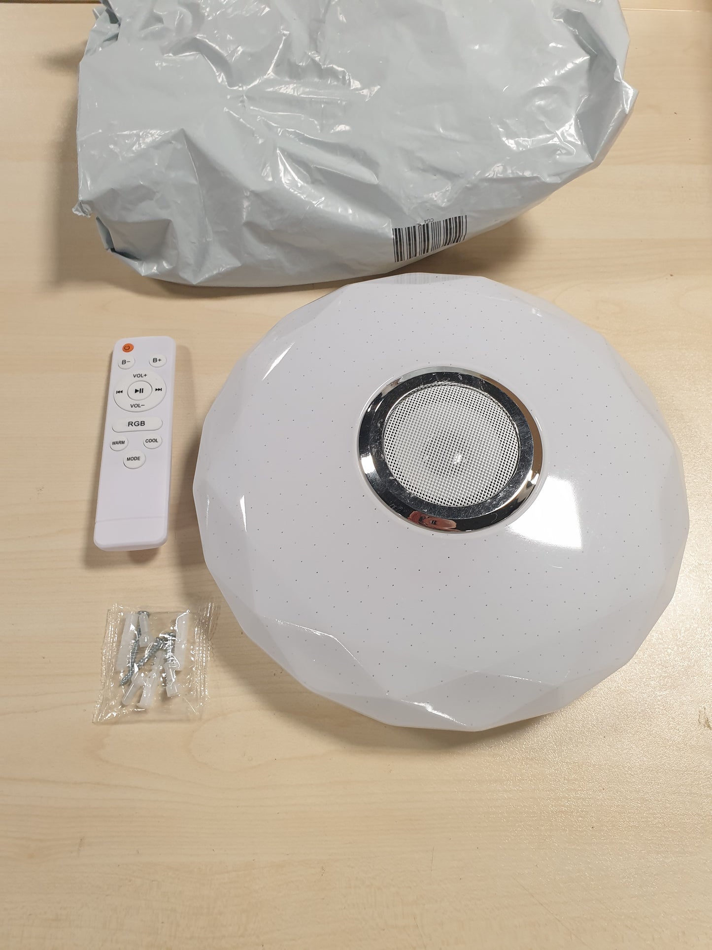 256850 - WHOLEDE Dritë tavani LED, Pajisje ndriçimi tavani me telekomandë dhe altoparlant Bluetooth, ndryshim ngjyre RGB, me errësim për dhomë gjumi, dhomë ndenjeje, banjo