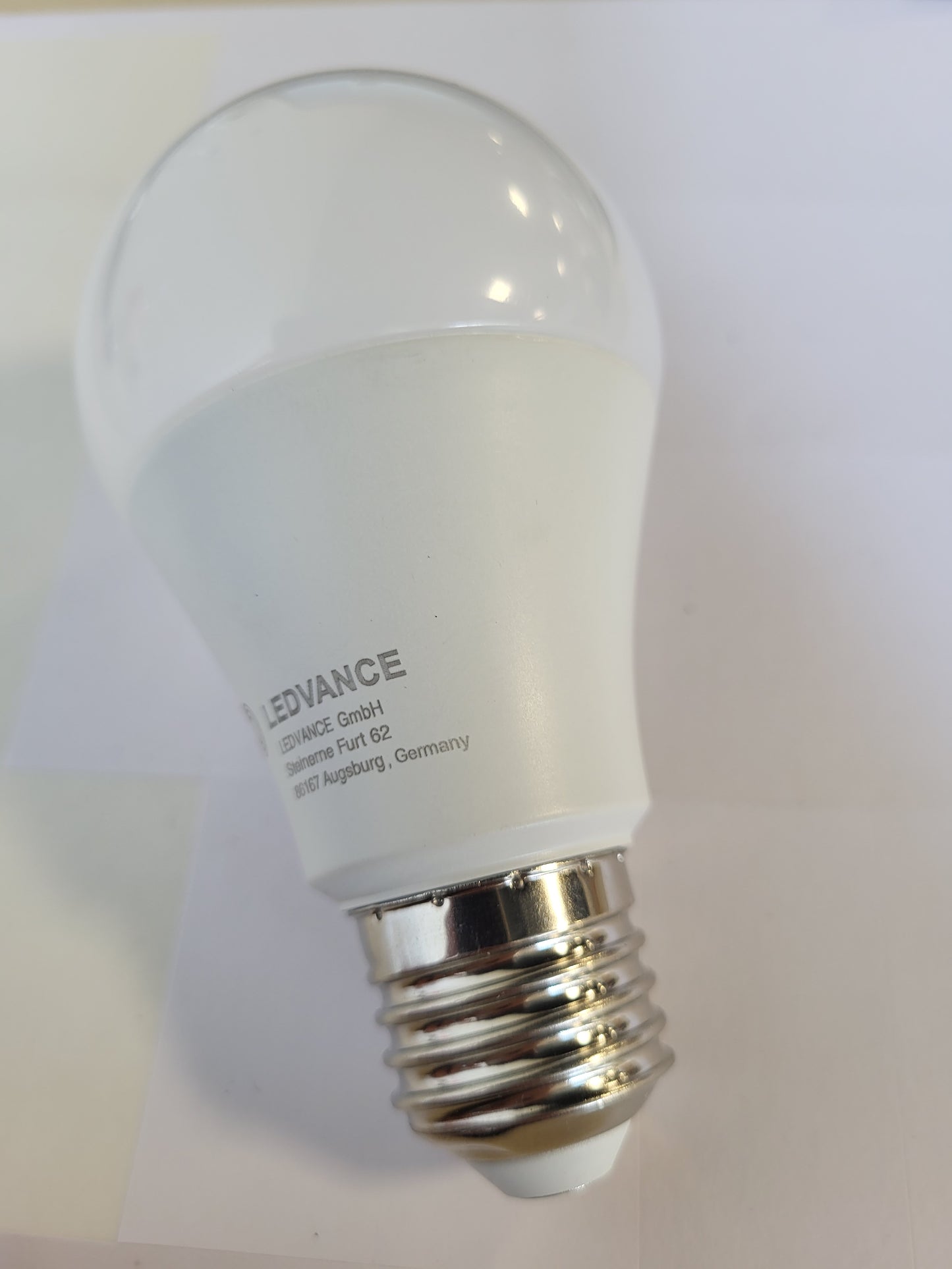 224399 - LEDVANCE Llampa Smart+ me teknologji ZigBee, 9W, A60, bazë E27, ngjyrë drite e rregullueshme RGBW, 806lm, 1 pako