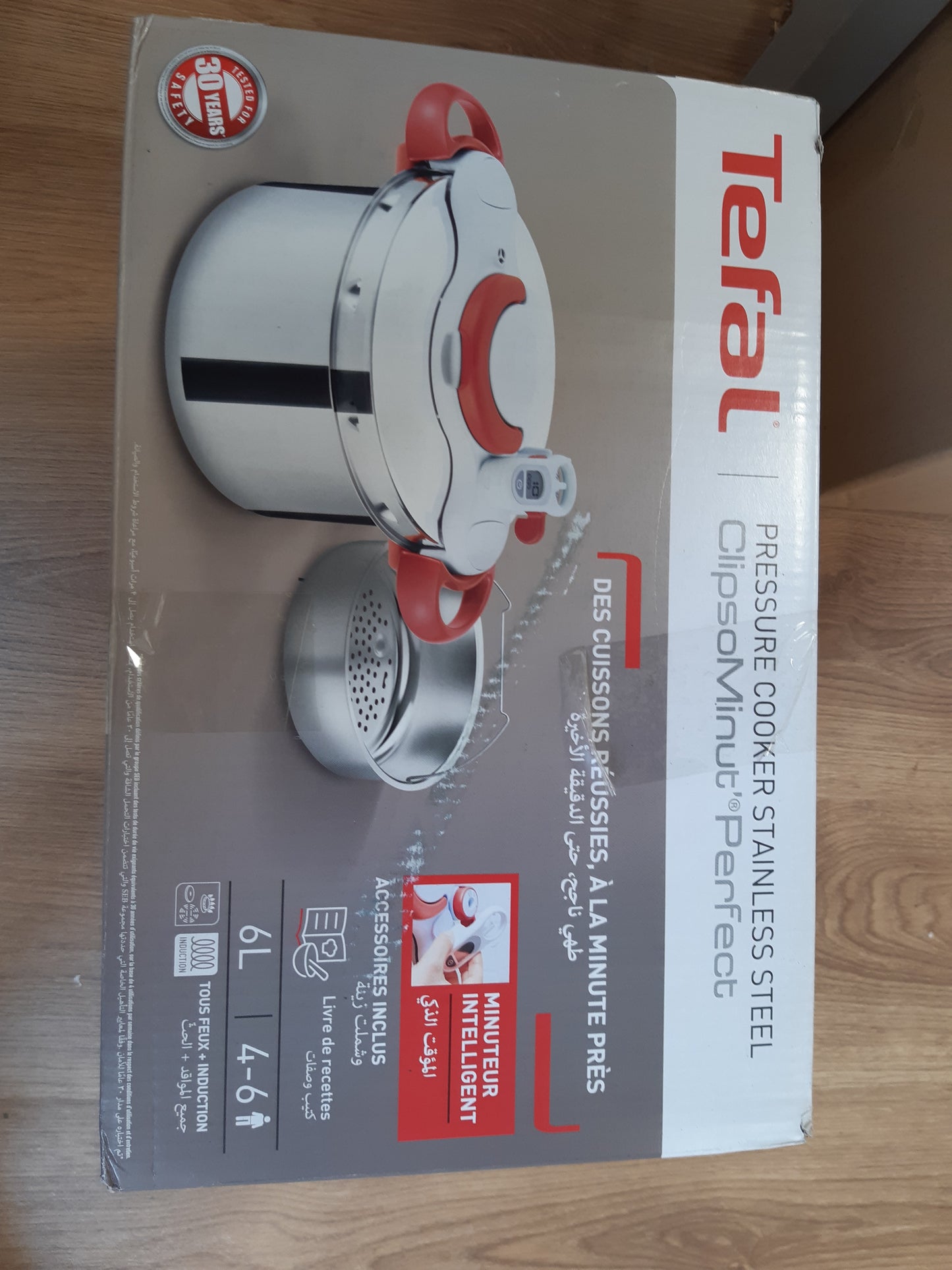 175041 - TEFAL P46207 | Tenxhere me Presion Clipso Minut Perfect | me Shportë Avullimi dhe Kohëmatës | Kapaciteti 6 Litra | Materjali Çelik Inox | Ngjyra e Bardhë dhe e Kuqe