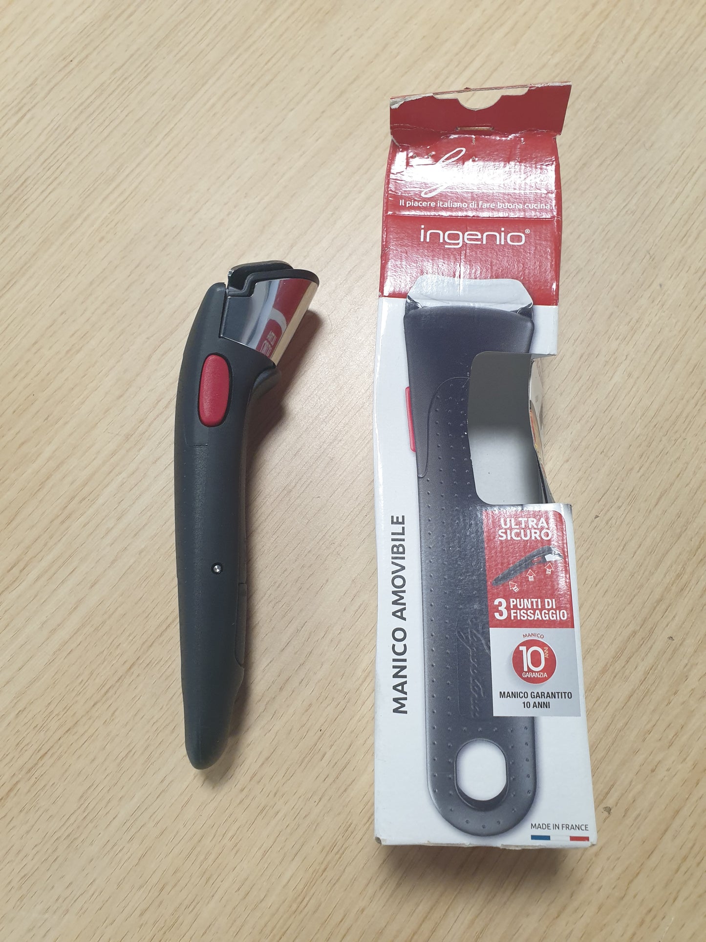 215998 - LAGOSTINA Dorezë e lëvizshme, rezistente deri në 10 kg, dizajn ergonomik, ngjyrë e zezë