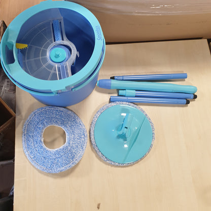 199311 - SPONTEX Kit për Mop dhe Kovë 'Aqua Revolution X'tra' me Sistem ndarjeje të Ujit të Pastër dhe të Ndotur, Mop Rrotullues dhe 2 Mbushje Kokë Mopi me Material Mikrofibër