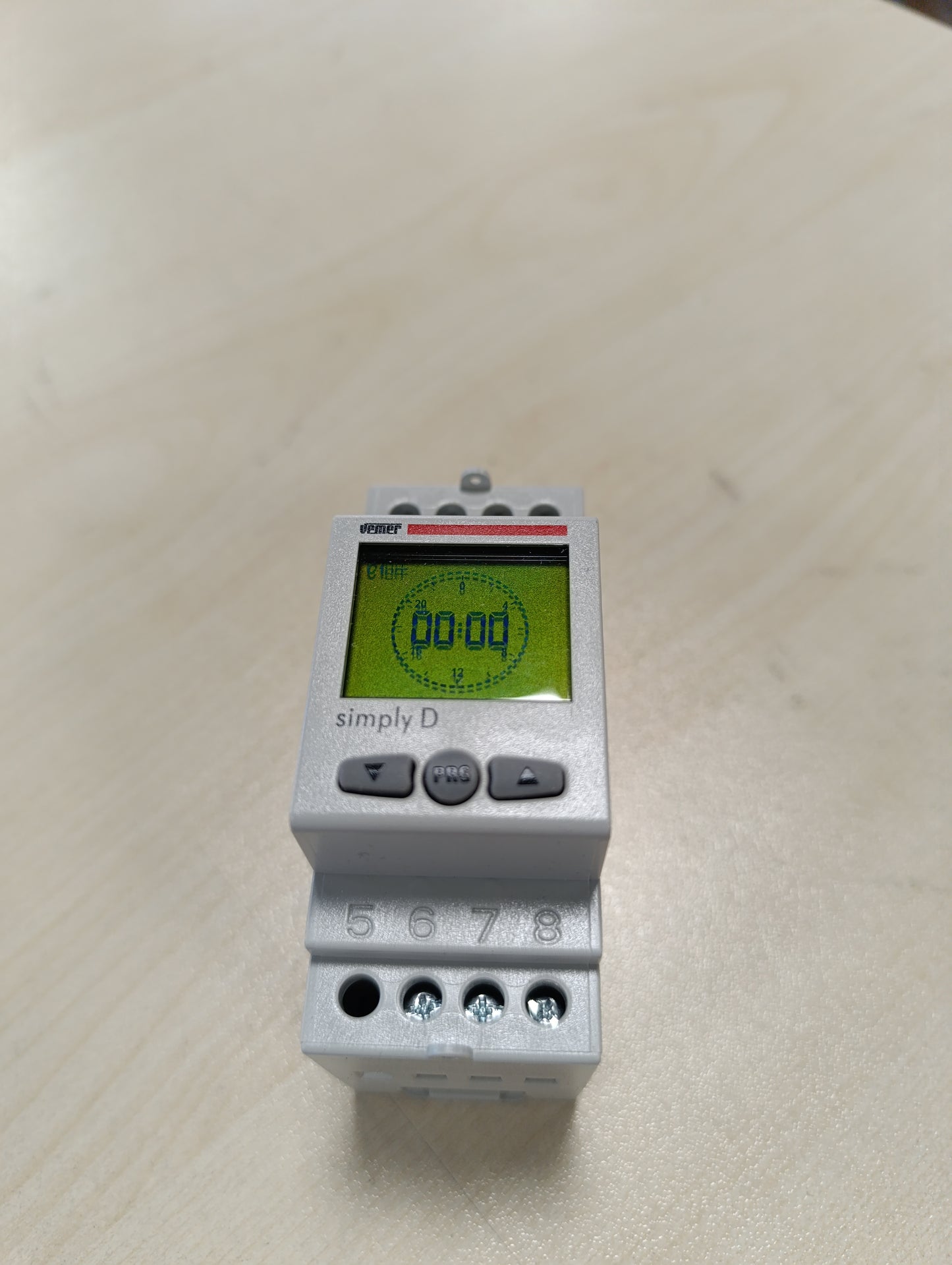 221423 - VEMER VE512000 SIMPLY-D – Kohëmatës Dixhital i Programueshëm, 2 Module Shine DIN, Rele 16A, e Bardhë