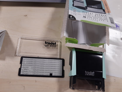 266623 - TRODAT Set pullash Printy 4913, ngjyrë jeshile pastel, vetë-shtypje me bojë, 5 rreshta teksti, shtyp 58x22 mm, gjermanisht, përfshirë piskatore, bllok boje të zezë dhe set shkronjash dhe numrash në dy madhësi