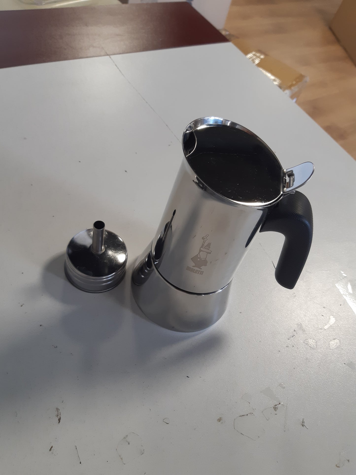 195968 - BIALETTI - Makinë Espresso VENUS Induction, Bërë nga Çeliku Inox, E Përshtatshme për të Gjitha Llojet e Pjatave, Kapacitet 4 Filxhanë Kafeje (170ml), Ngjyra Argjendi