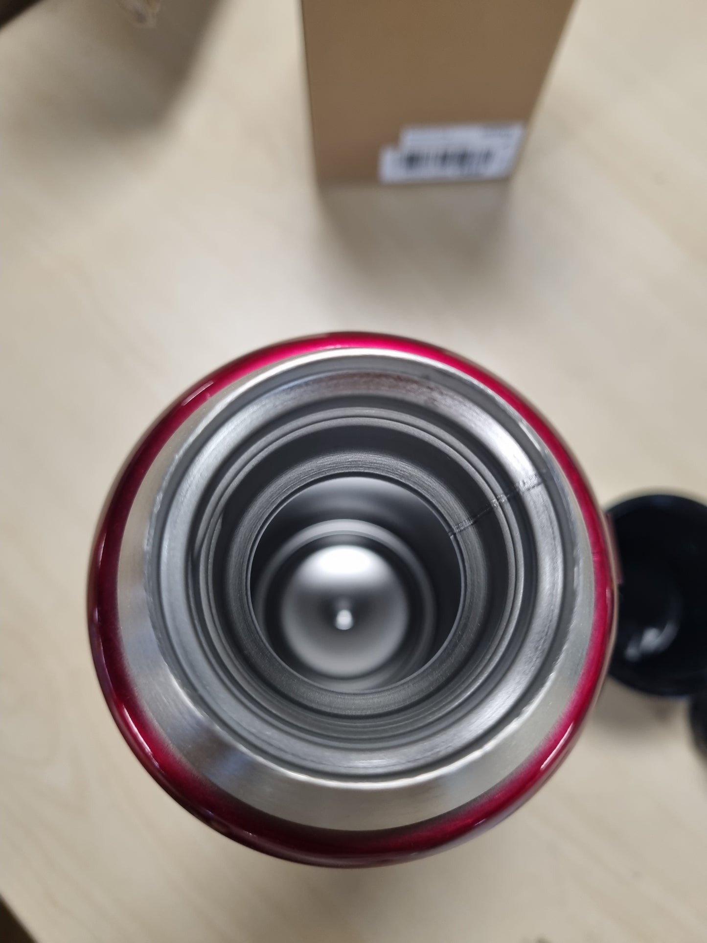 213937 - THERMOS Termos Inox, shishe, e kuqe, 1.20L, çelik inox, i papërshkueshëm nga rrjedhjet, i mban pijet të ngrohta për 12 orë dhe të ftohta për 24 orë