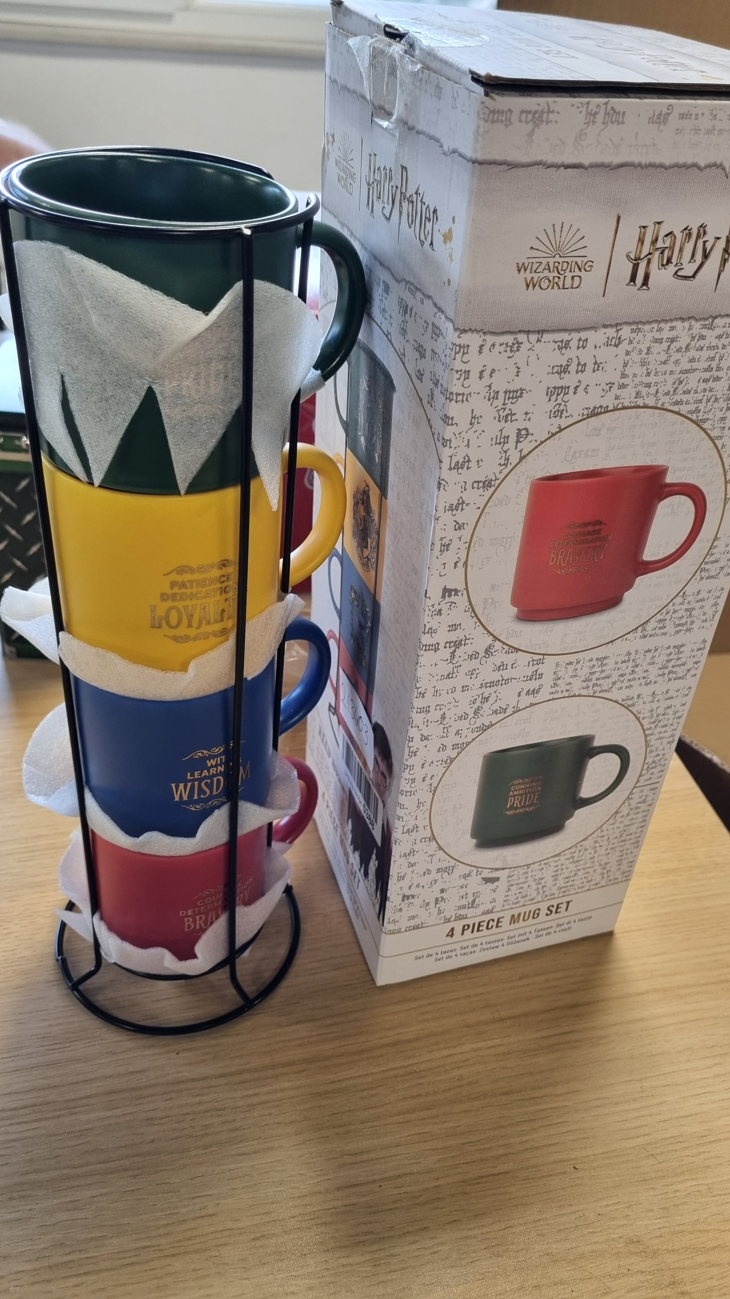 213403 - GRUPO ERIK Set me 4 Filxhanë Harry Potter me Mbështetëse, 300 ml.