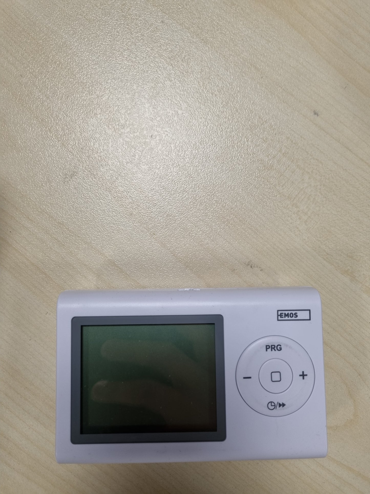 250794 - EMOS Termostat dixhital dhome, termostat muri i programueshëm për sisteme ngrohjeje dhe ftohjeje, 12 x 2.6 x 7.8 cm, mbrojtje nga ngrica