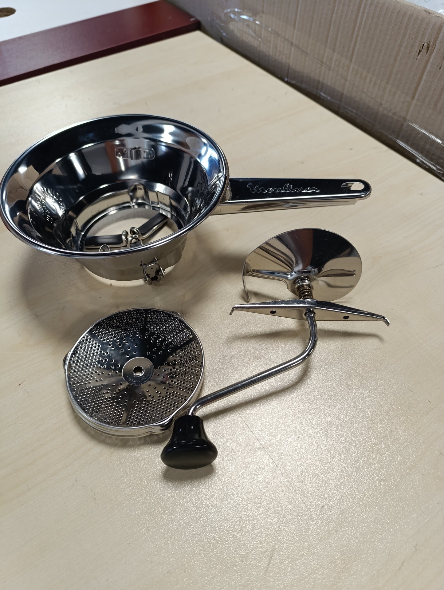 213958 - MOULINEX Mulli manual për perime, çelik inox, model i vogël, i sigurt për lavastovilje