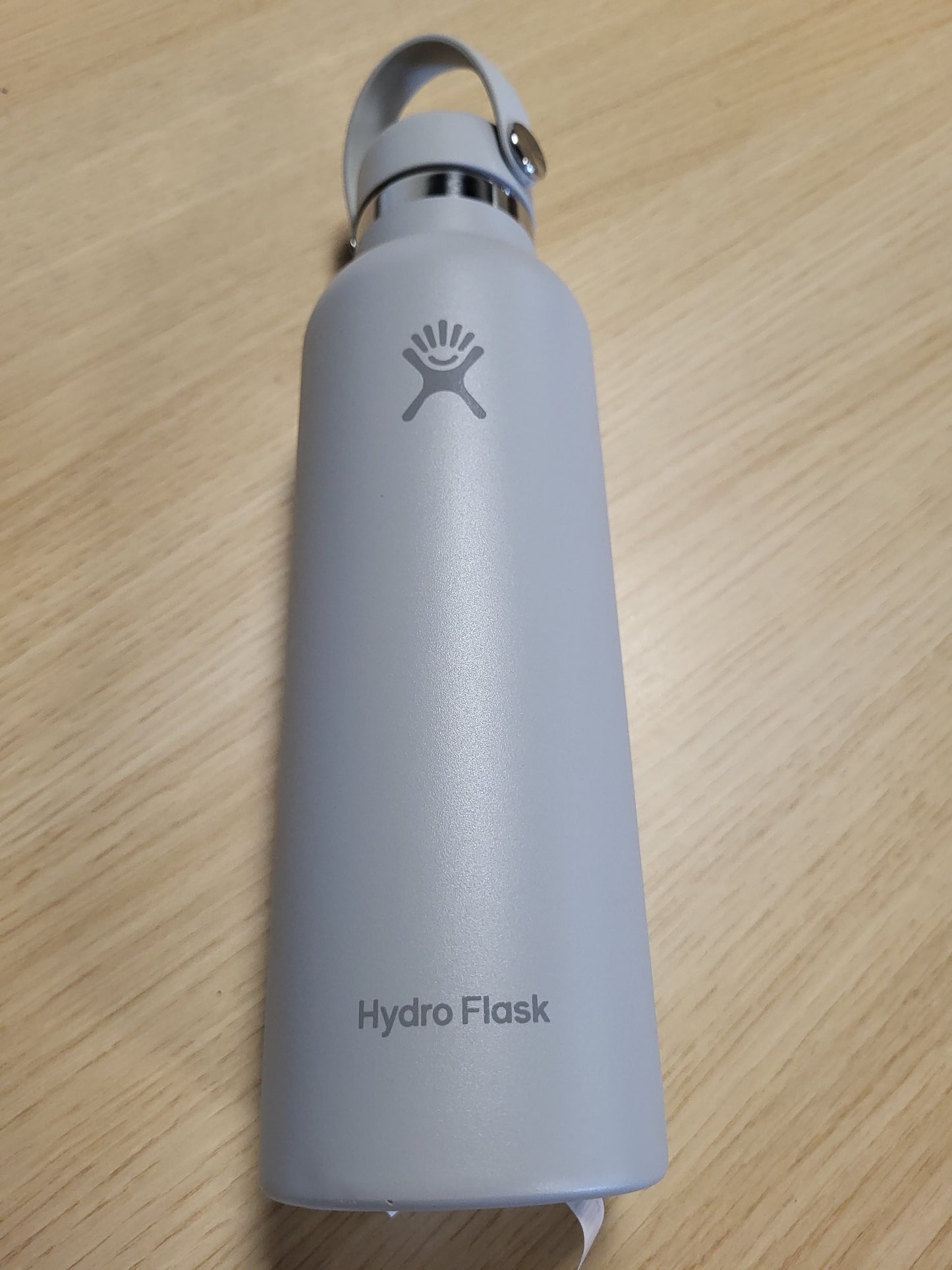245554 - Shishe Hidro 621 ml (21 oz) Çelik inox, i papërshkueshëm nga rrjedhjet, Izolim 24 orësh ndaj të ftohtit