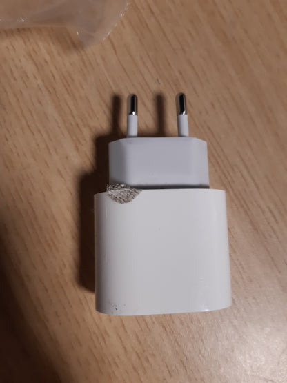 141565 - Original Apple MHJE3ZM/A – adaptor rryme USB-C, 20W, ngjyrë e bardhë.