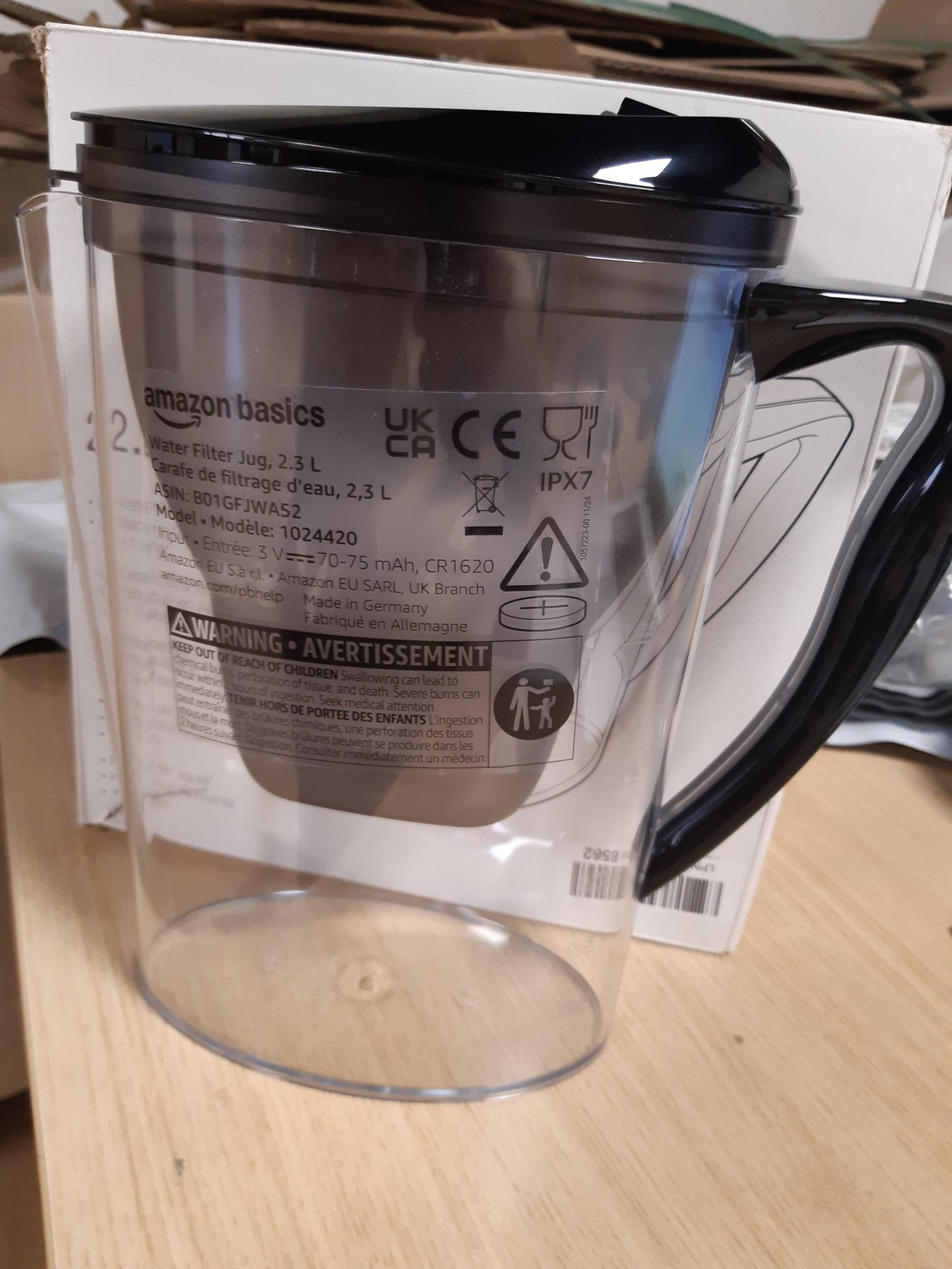 228039 - Amazon Basics Filtër uji 2.3 litra, i zi