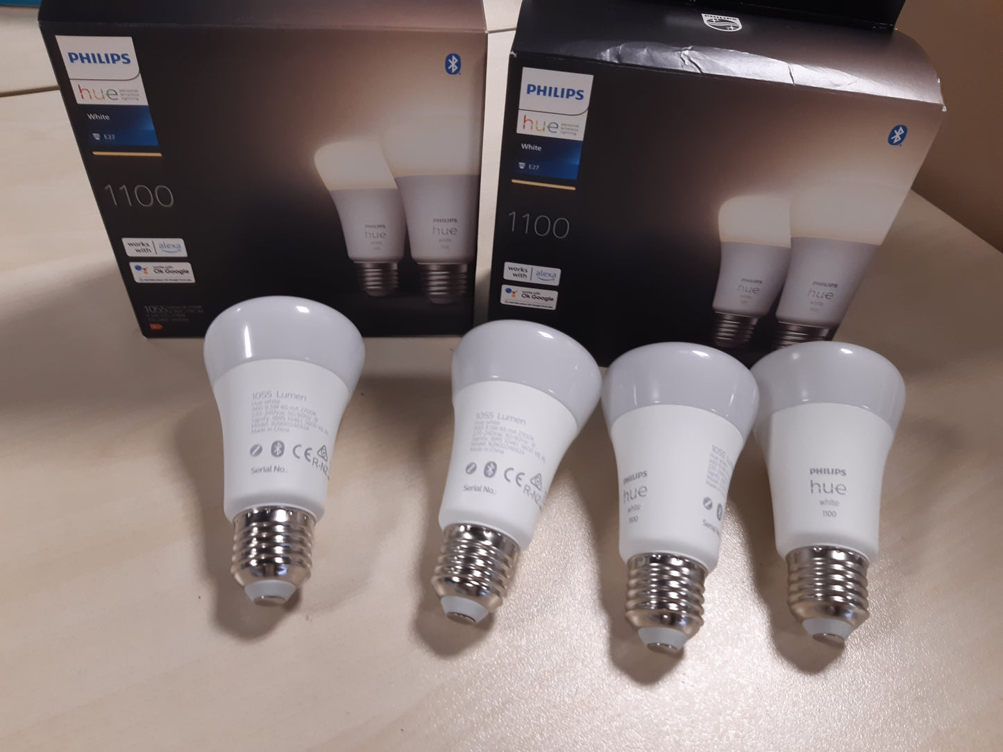 250172 - PHILIPS HUE Pllaka e Bardhë E27, Pako me 4 llamba 4x1055lm, me errësim, dritë e bardhë e ngrohtë, e kontrollueshme nëpërmjet aplikacionit, e pajtueshme me Amazon Alexa, 9.5W