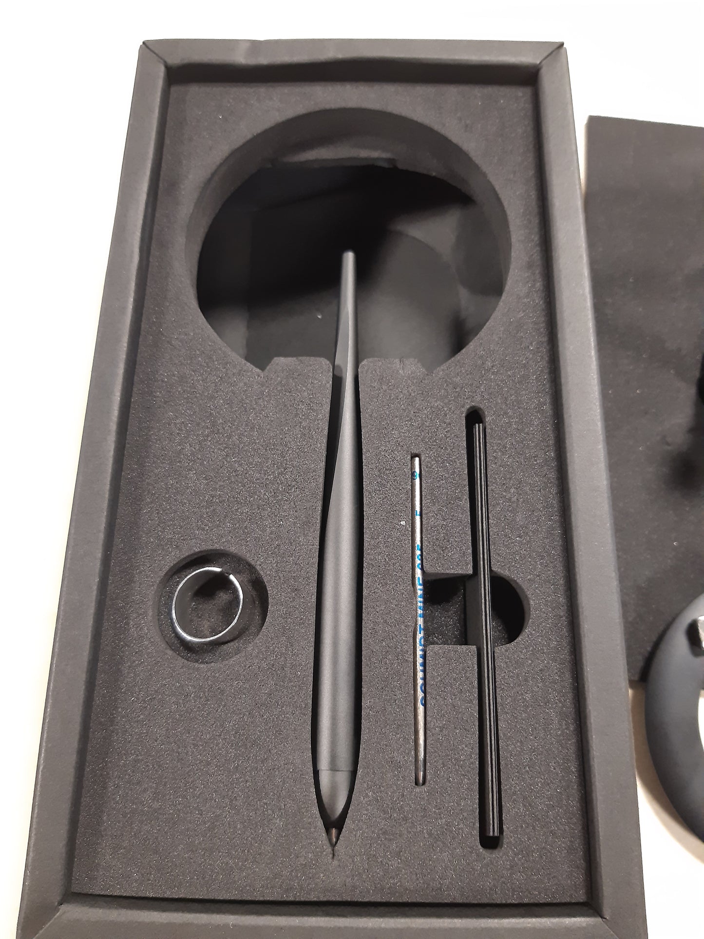 126153 - NOVIUM Stilolapsi Hoverpen Inteststellar Edition - i Bërë nga Lidhja Hapësinore, i Përshtatshëm për Zyrë, Luksuz Futuristik, Stilolaps Ekzekutiv, Dhuratë për Të Gjithë (Ngjyra e Zezë Hapësinore)