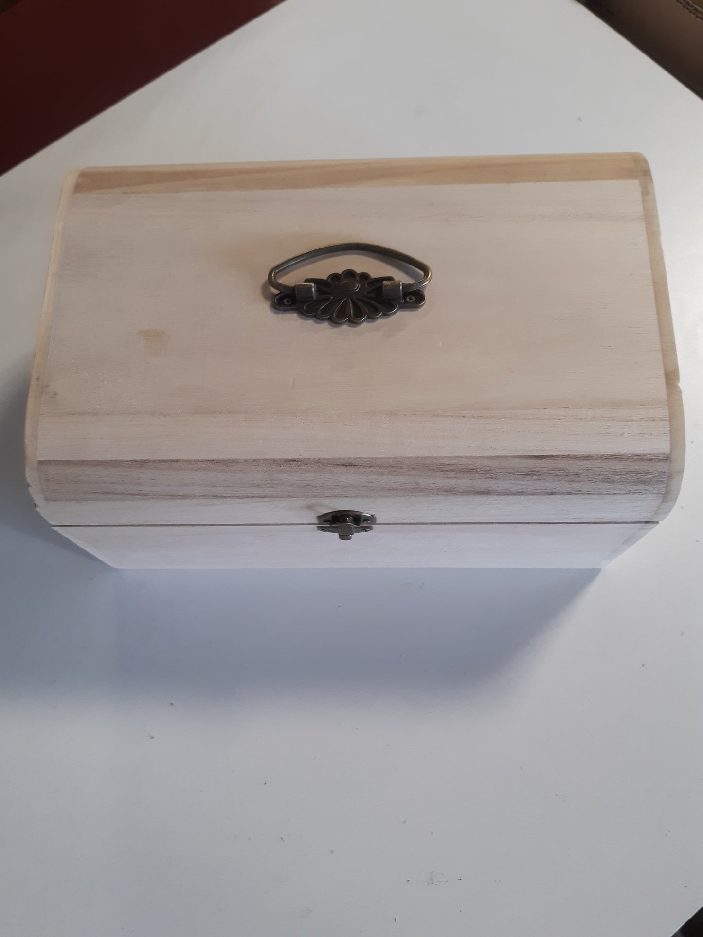 233103 - Rayher Kuti druri me kapak, kapëse metalike dhe dorezë, për punime artizanale, 29.5x20.5x14 cm, 6166600