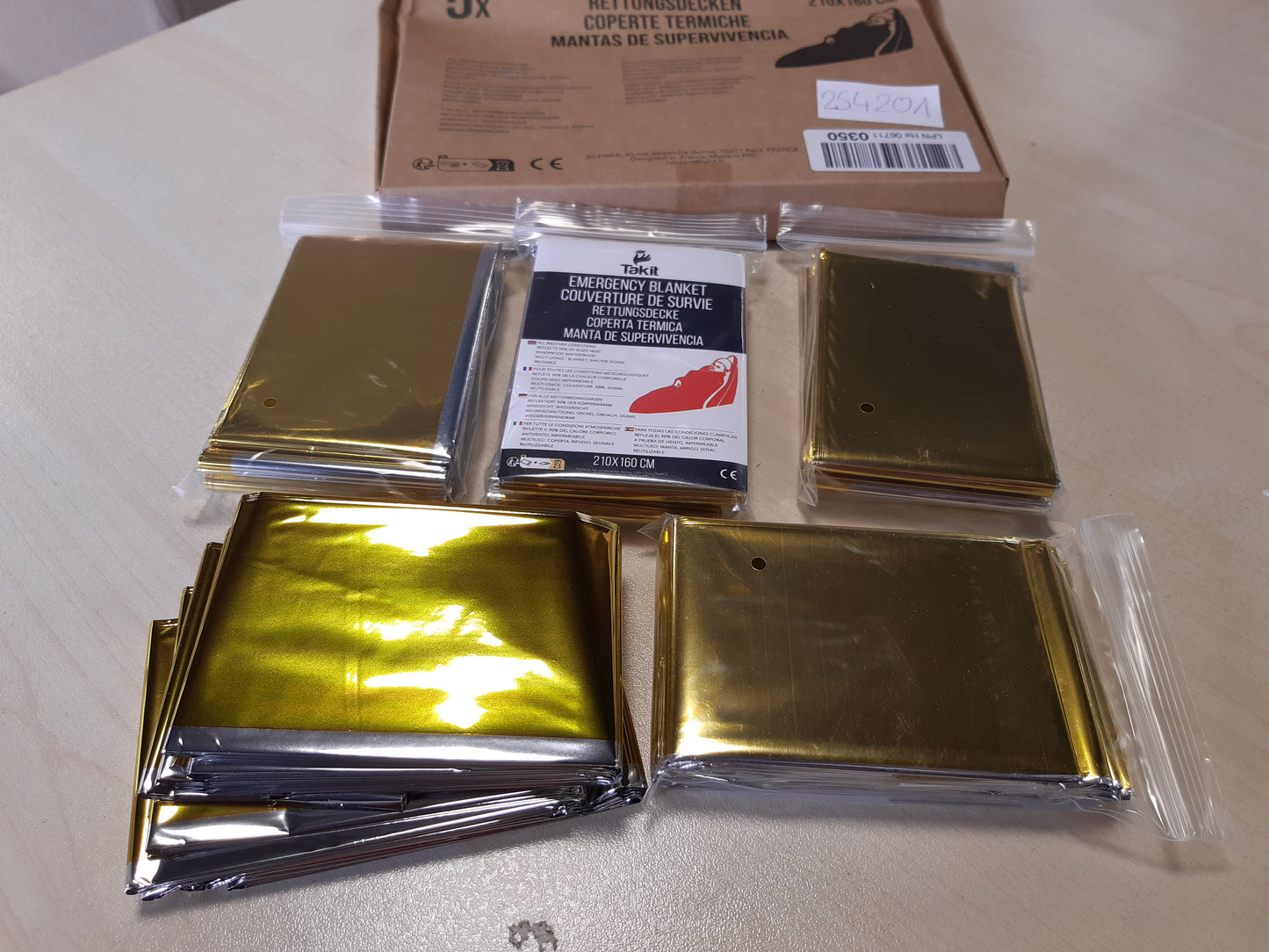 254201 - TAKIT Batanije Mbijetese 5X, E Ripërdorshme, 210 x 160 cm, E papërshkueshme nga uji, Ngrohje Mylar për Kamping