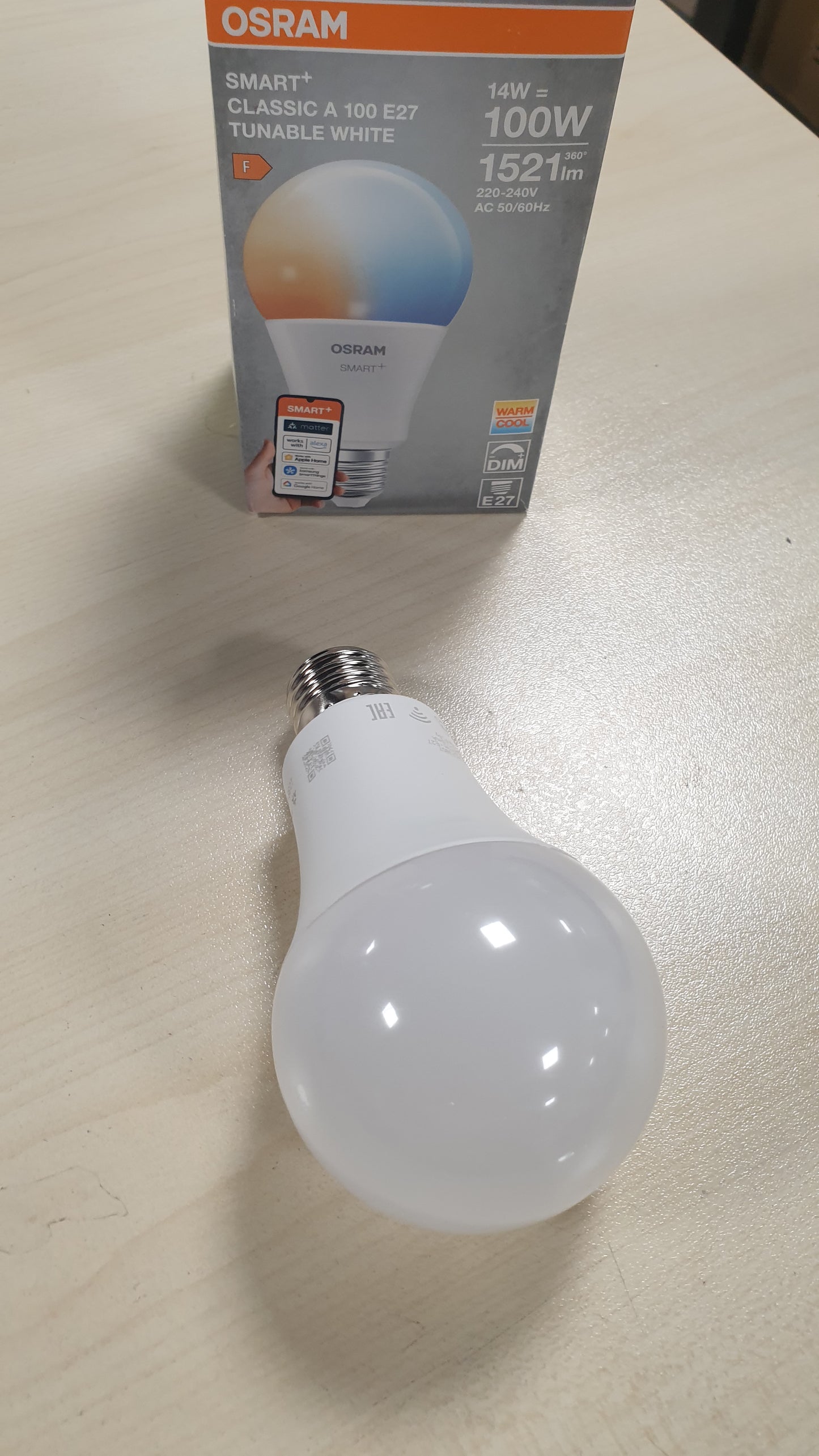 206400 - OSRAM SMART+ MATTER CLASSIC Llambë LED e bardhë, Forma A, 14 W, 1521 lm, Plastikë Mat, e pajtueshme me Matter Smartspeaker, e errësueshme, Klasa e efikasitetit të energjisë: F
