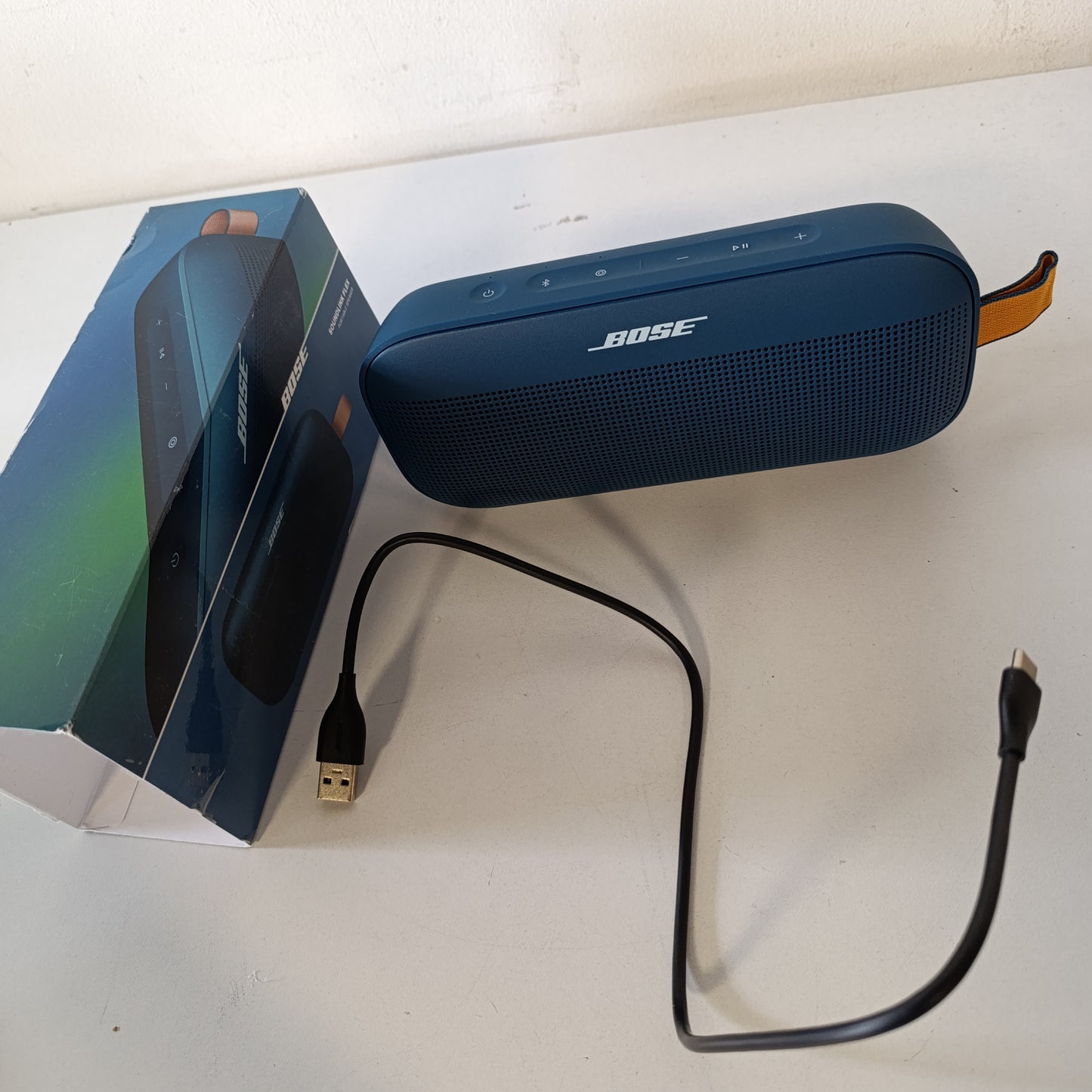 267592 - BOSE Altoparlant portativ Bluetooth SoundLink Flex (gjenerata e 2-të), blu e errët, deri në 12 orë jetëgjatësi baterie, rezistent ndaj pluhurit dhe ujit