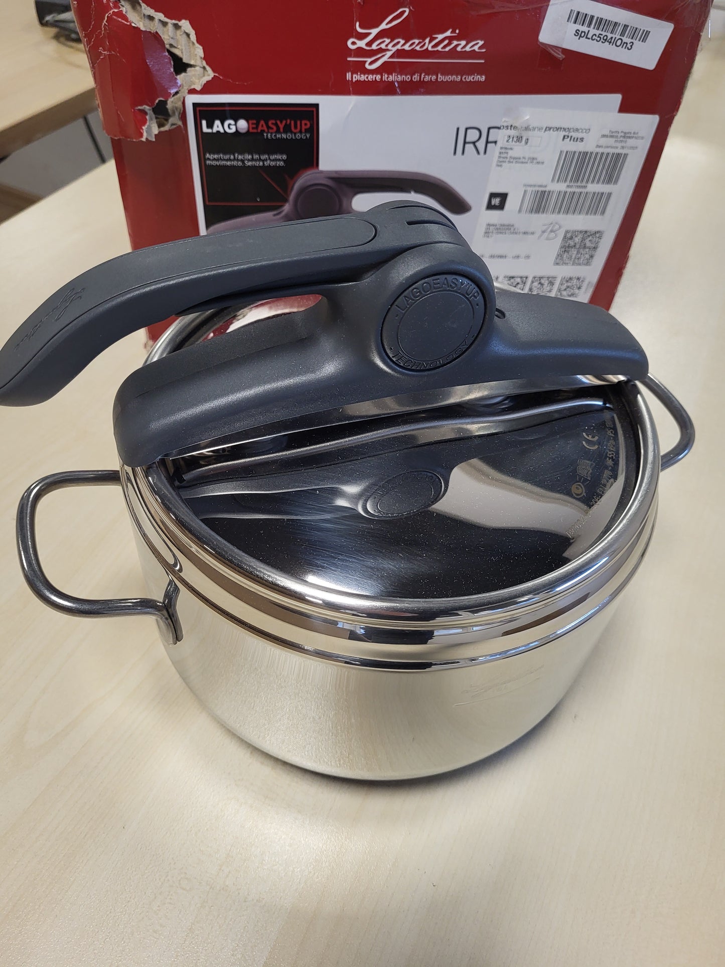 187083 - LAGOSTINA Tenxhere me Presion me Kontroll Rrezor, Kapacitet 5L, çelik Inox 18/10, Diameter Ø 22cm, Përshtatshme për Induksion dhe Gaz, Kapak që Hapet Lehtë, Fund me Tre Shtresa Irradial Plus