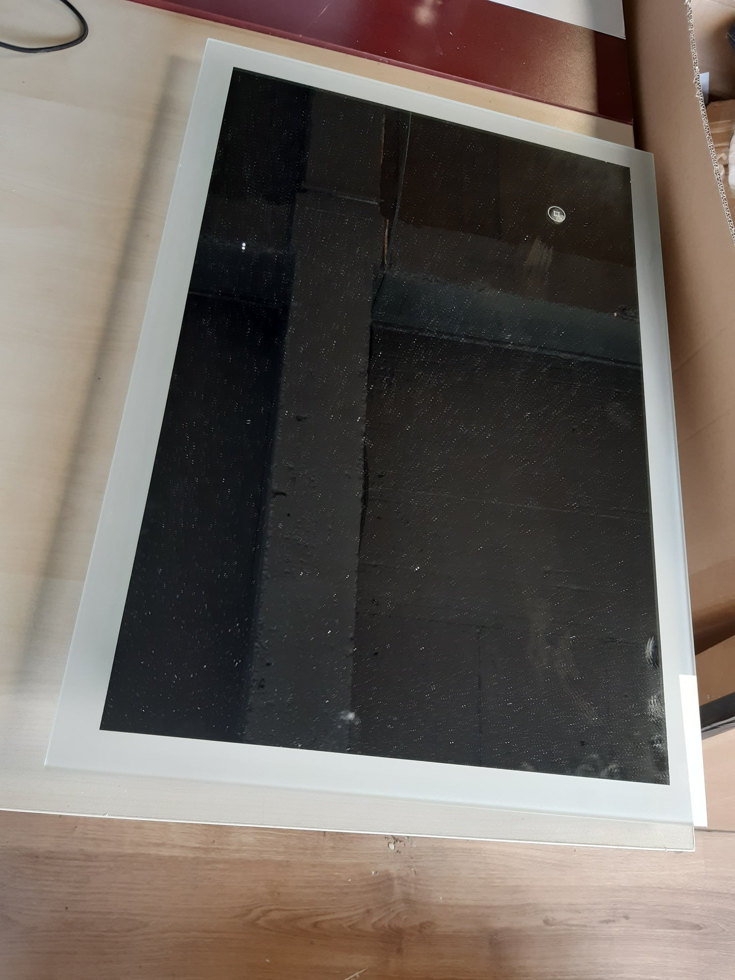 226114 - Pasqyrë Banjo EMKE 50 x 70 cm me Drita LED dhe Prizë për Makinë Rrobash, Pasqyrë Inteligjente me Ndriçim nga Prapa, Anti-mjegull, IP44