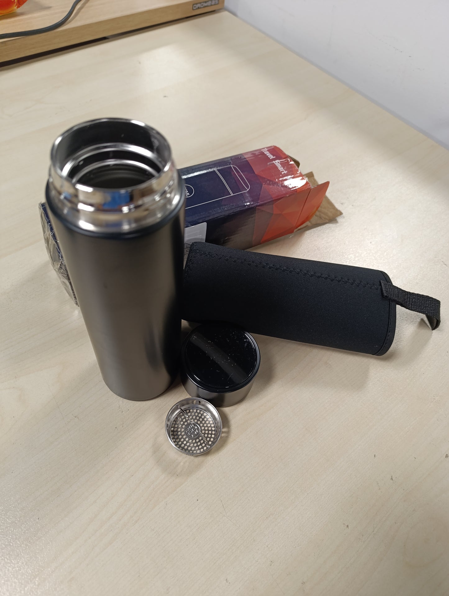219636 - HOMEALEXA Termos 500ml, Gotë/Shishe uji e izoluar me vakum nga çelik inox 304, Ekran LED me prekje për temperaturën, e përshtatshme për shtëpi, zyrë, udhëtime, sporte (A-E zezë)