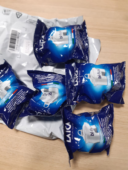 136264 - LAICA bi-flux® - Filtri i Ujit që Zvogëlon Klorin dhe Gëlqeren, Ruan Kripërat Minerale të Dobishme, Kapacitet 150L çdo Filter (5 Filtra), 5 Muaj Ujë të Filtruar - Prodhuar në Itali