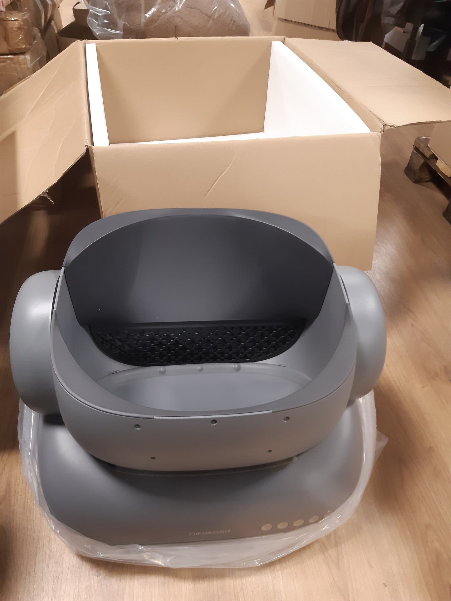 204006 - NEAKASA Kuti Mbeturinash për Mace M1 Plus, XXL, me Vetëpastrim dhe Dizajn të Hapur, i Kontrolluar nga Aplikacioni, i Sigurt dhe Higjienik, Përfshi Dyshek Mbeturinash për Mace të Shumëfishta