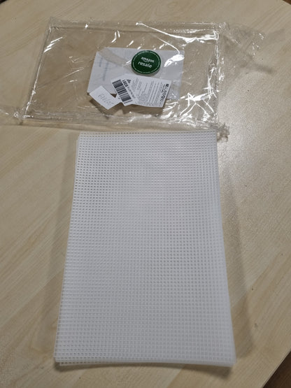 207119 - Fletë Kanavacë Plastike 8 copë nga E BARDHË, Materiali i rrjete plastike, Diametri i vrimës 3mm, Madhësia 20x30cm, Për të bërë çanta vetë, Punime Artizanale, Qëndisje Kryq, Mbështetëse