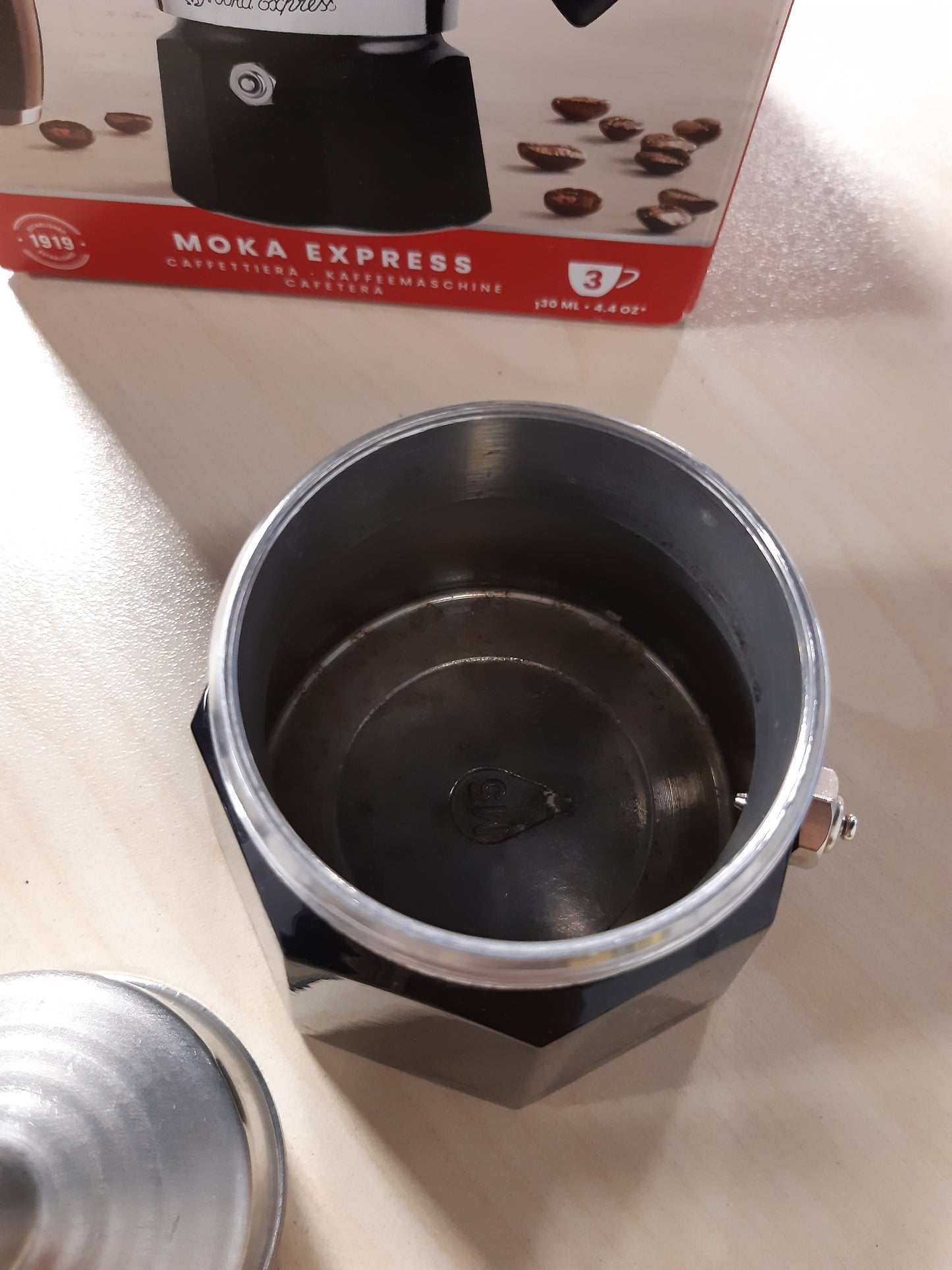 175688 - BIALETTI - Moka Express: Makina e Espressos, për të Gjitha Burimet e Nxehtësisë, Kapaciteti 130ml për 3 Gota, Alumin, e Zi