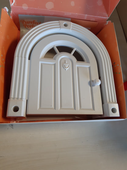 213615 - Derë për mace pa kapak, për përdorim të brendshëm, mace deri në 9 kg