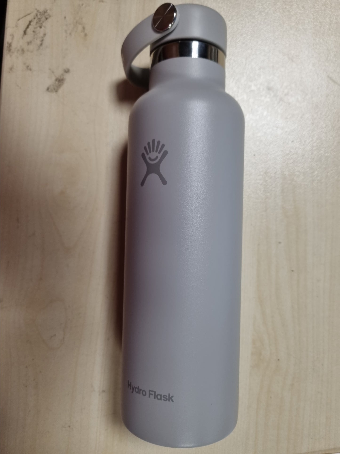 213978 - HYDRO FLASK Shishe Uji Standarde për Gojë 621 ml (21 oz) - Shishe Uji prej Çeliku Inoks e Izoluar me Vakum