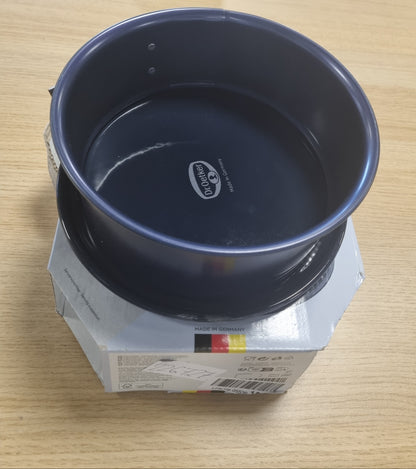 226727 - DR. OETKER Tavë me Sustë Ø 18 cm BACKLIEBE ENAMEL, tavë pjekjeje për ëmbëlsira të rrumbullakëta, tavë me mbrojtje nga rrjedhjet (ngjyra: blu), sasia: 1 copë