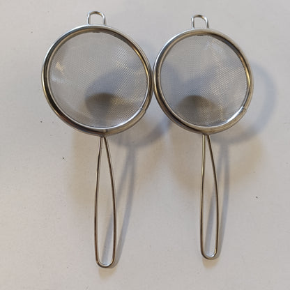 216822 - Set prej 2 copësh Mini sitë 3 inç e bërë nga rrjetë e hollë, sitë çeliku inox premium 304 100% e gradës ushqimore me dorezë site - Ideale për filtrimin e lëngjeve, vezëve, çajit, kafesë, miellit dhe shpëlarjen e perimeve dhe frutave