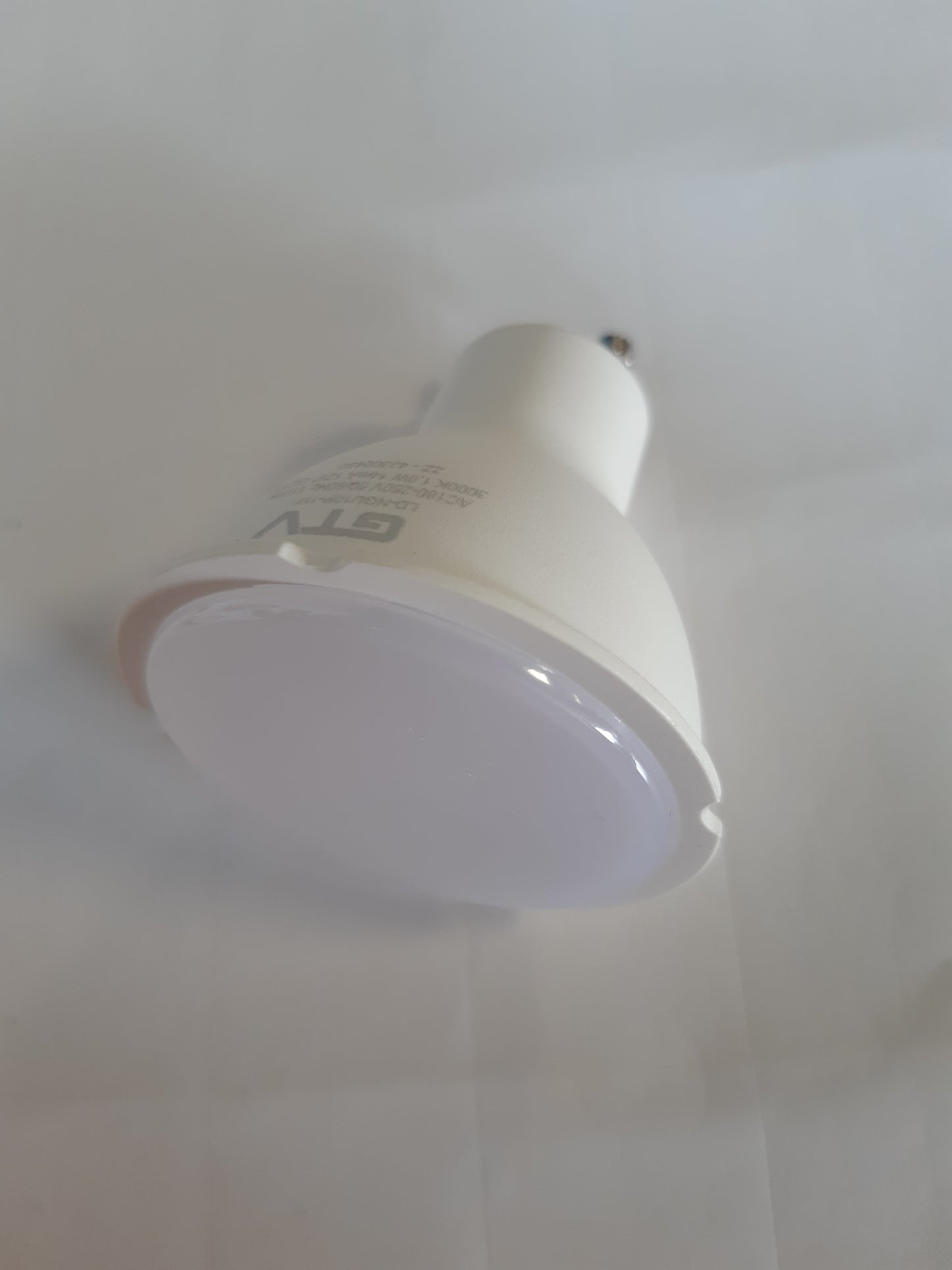 249058 - GTV Llambë LED GU10, 1.0W, 110lm, 3000K, e bardhë e ngrohtë, 230V, kënd rrezeje 120°, llambë reflektuese, llambë kursimi energjie