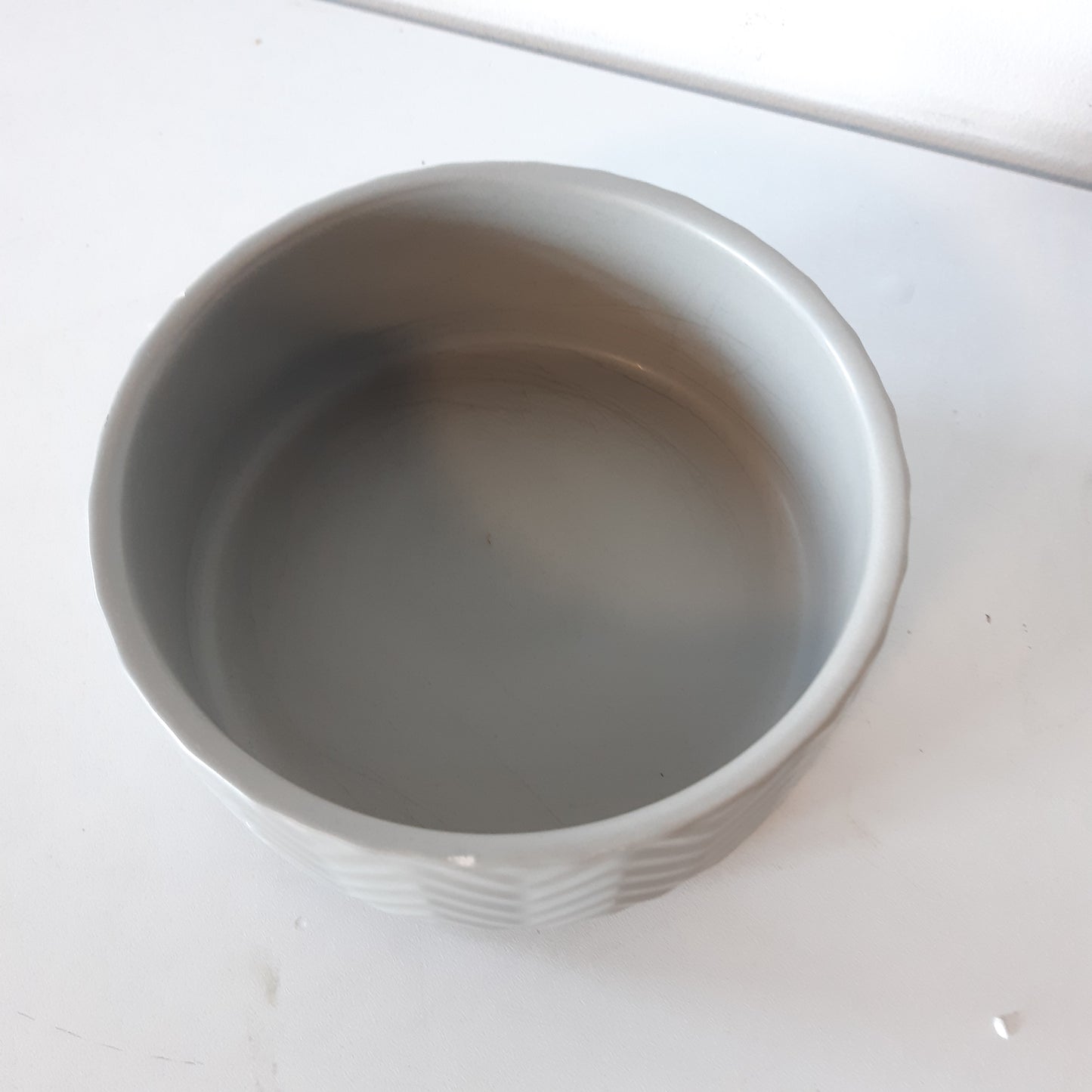 215959 - Tas qeramik për qen – tas i madh qeramik për qen – 990ml – jo-rrëshqitës dhe elegant – gri i rrumbullakët