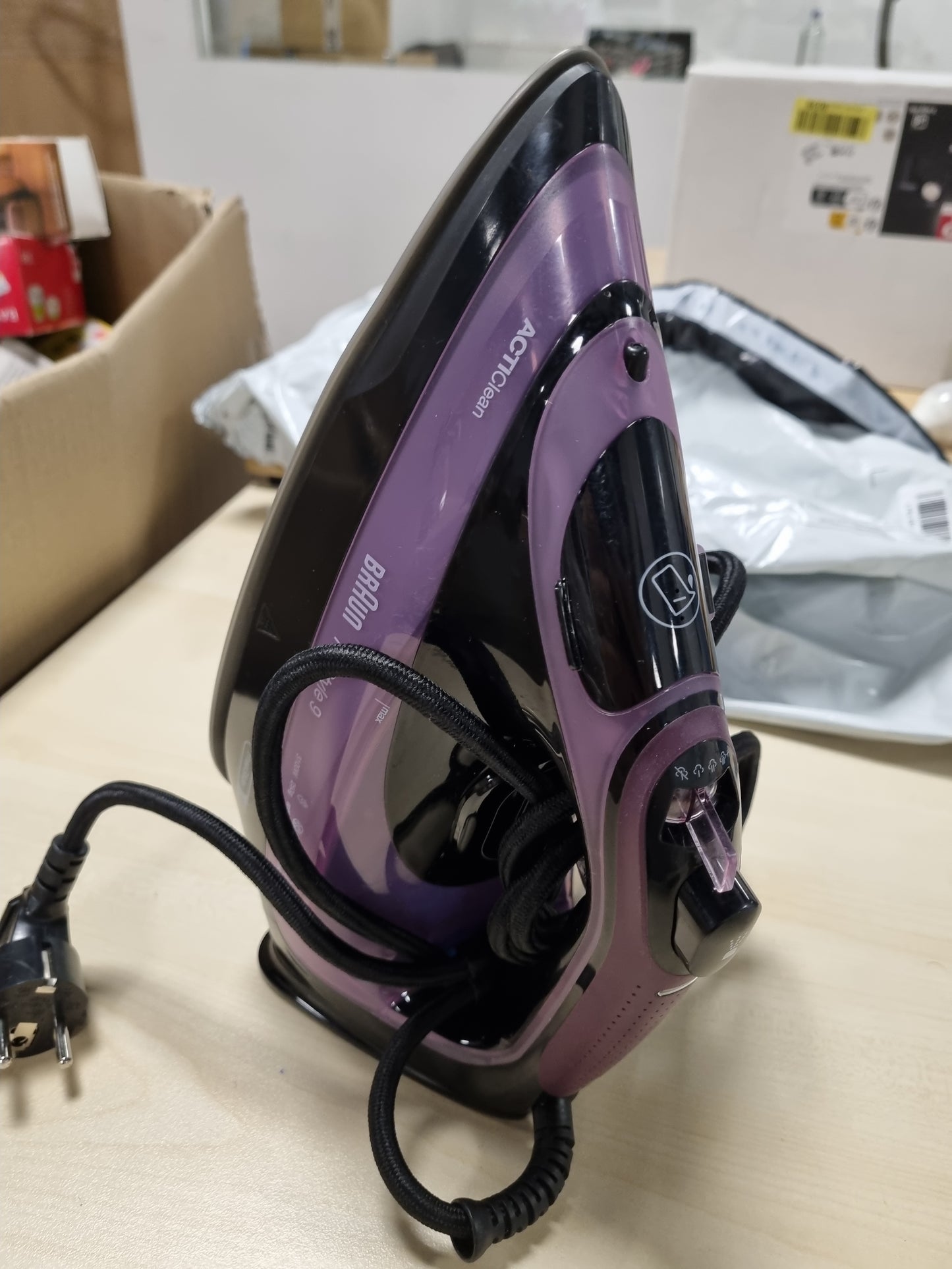 213106 - BRAUN Hekur me avull Texstyle9 SI9661VI, nxitje avulli 250g/min, rezervuar uji 330ml